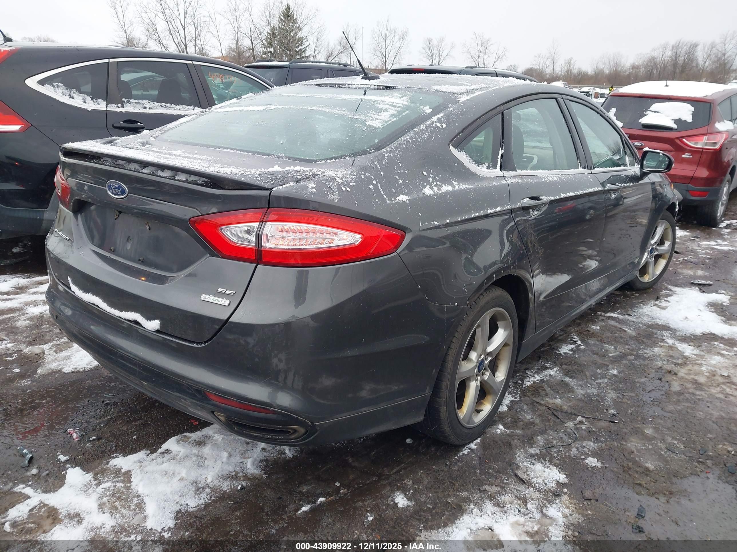 FORD FUSION image 4