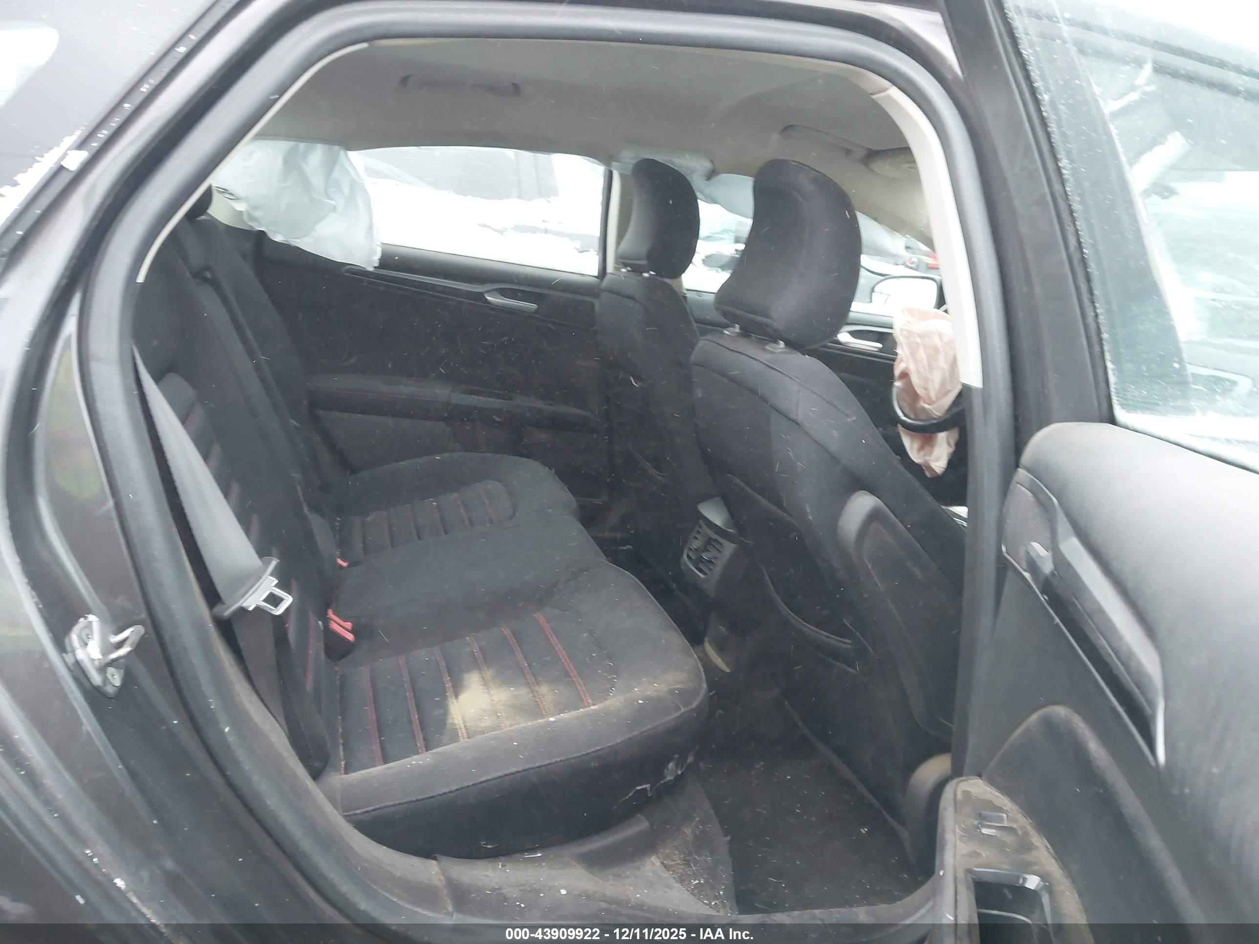 FORD FUSION image 8