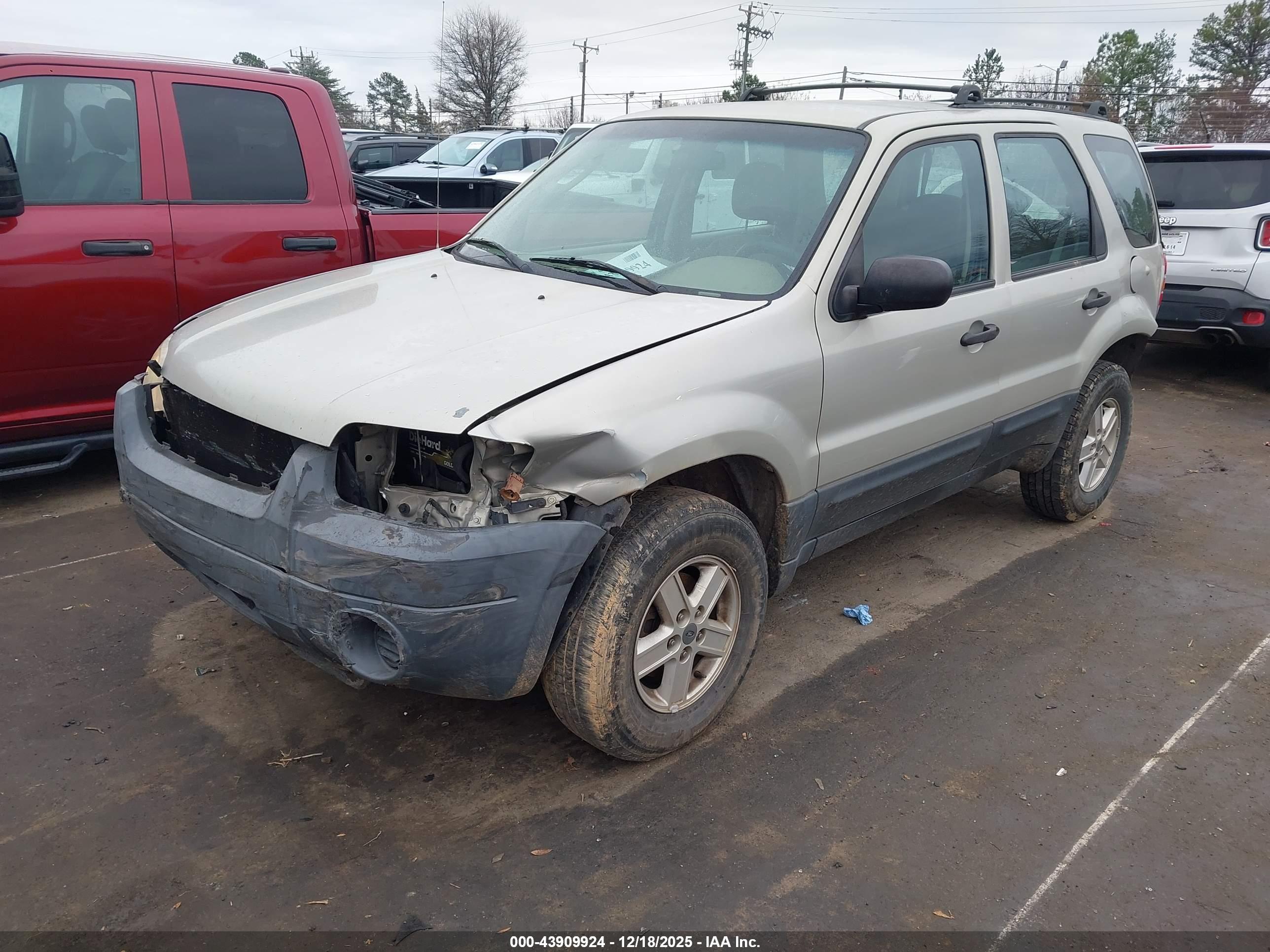 FORD ESCAPE image 2