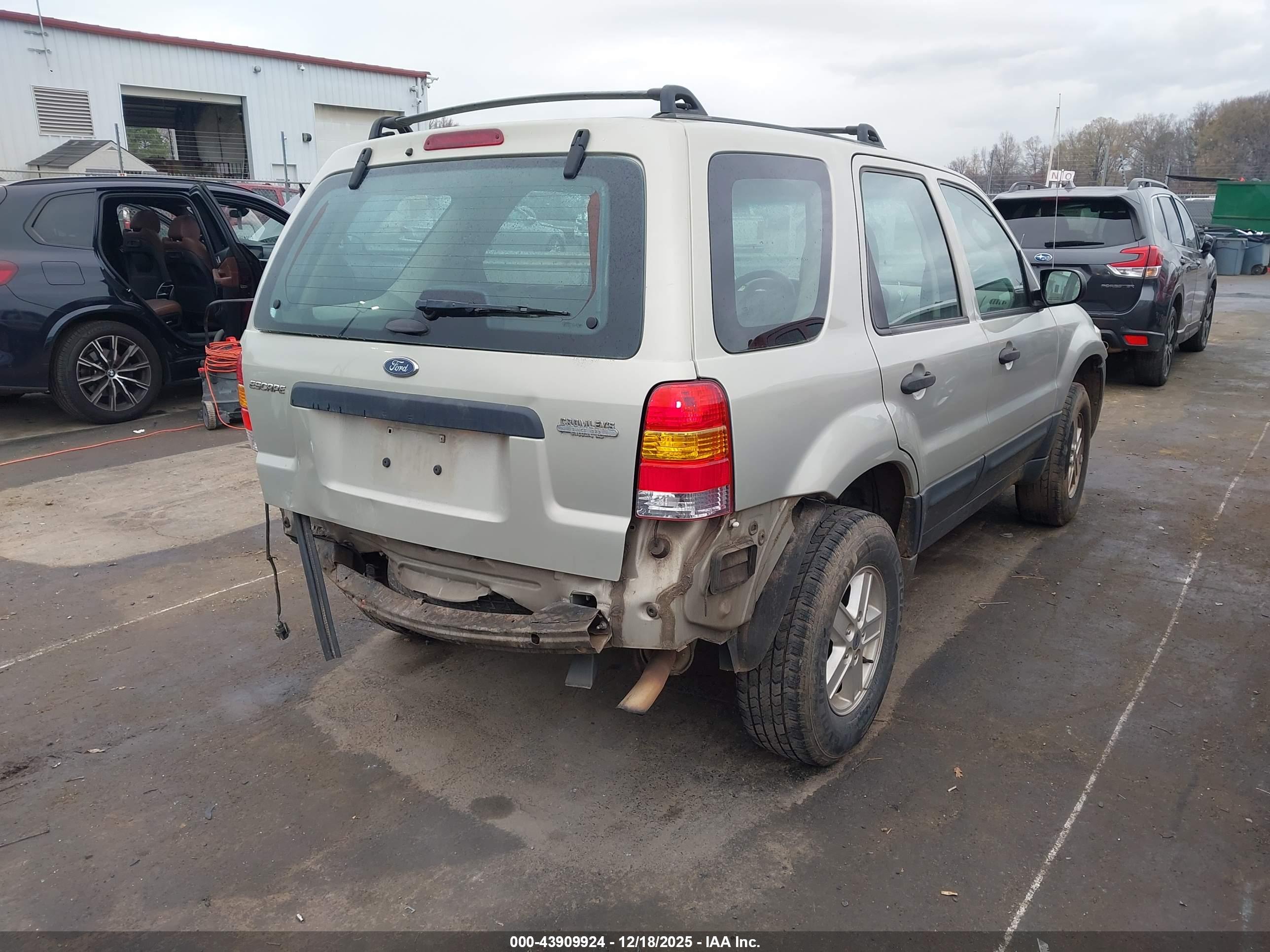 FORD ESCAPE image 4
