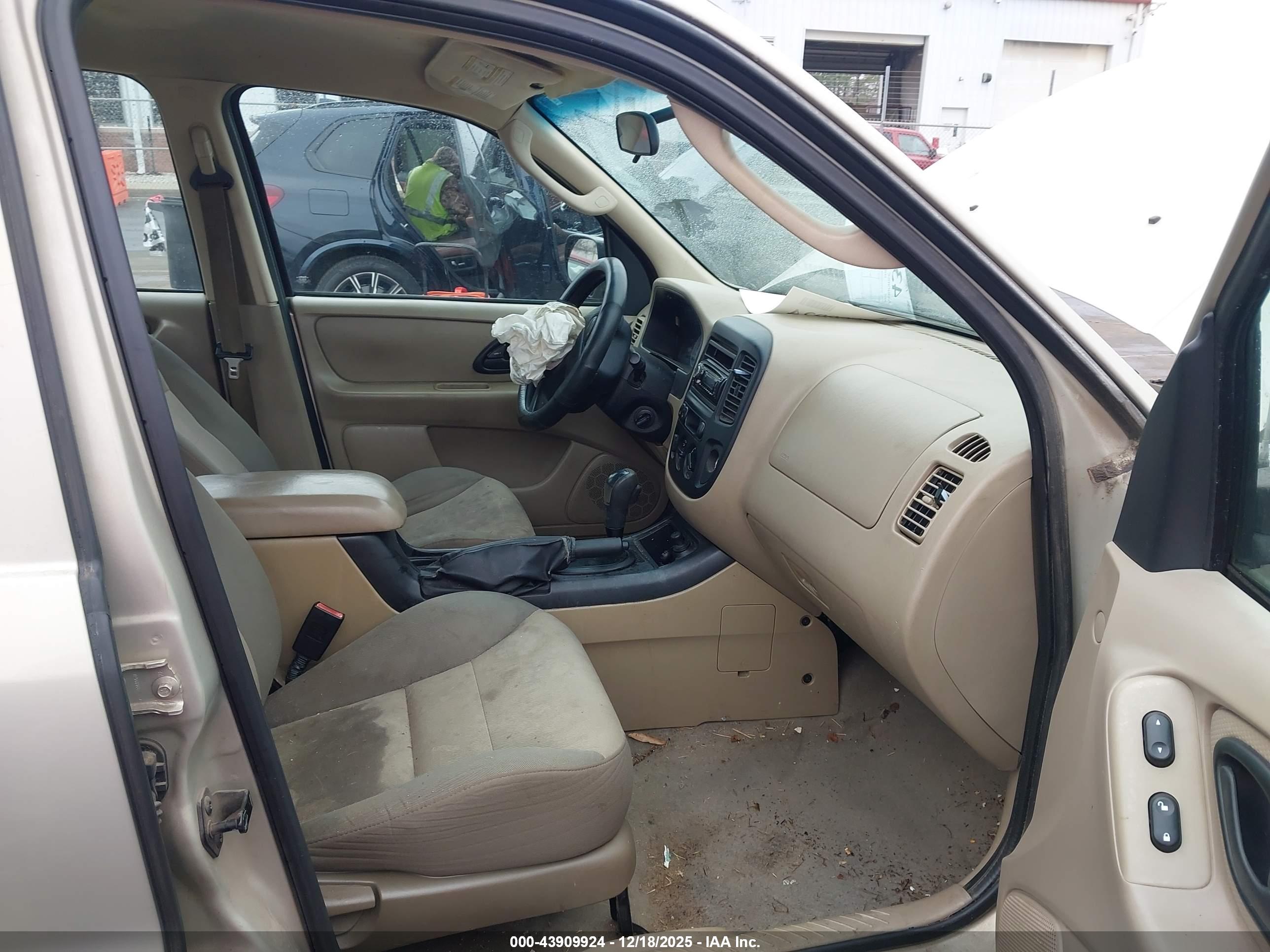 FORD ESCAPE image 5