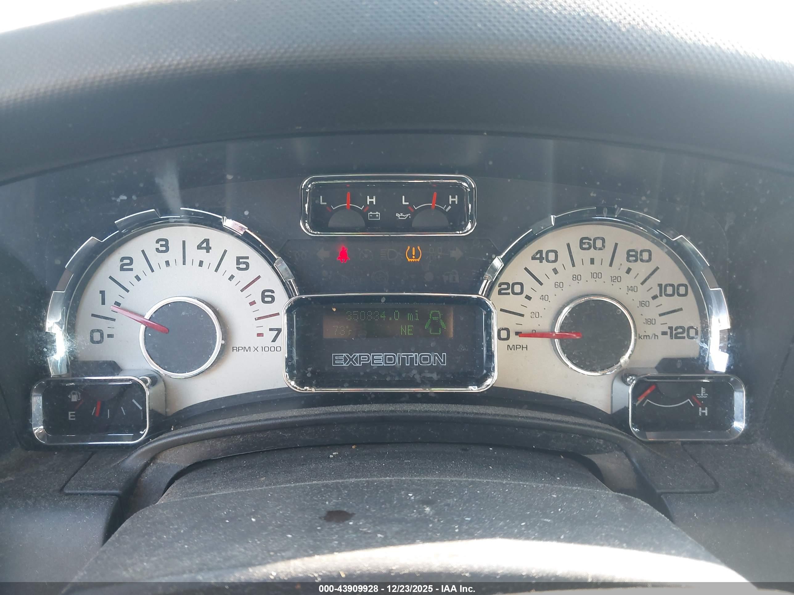 FORD EXPEDITION image 7