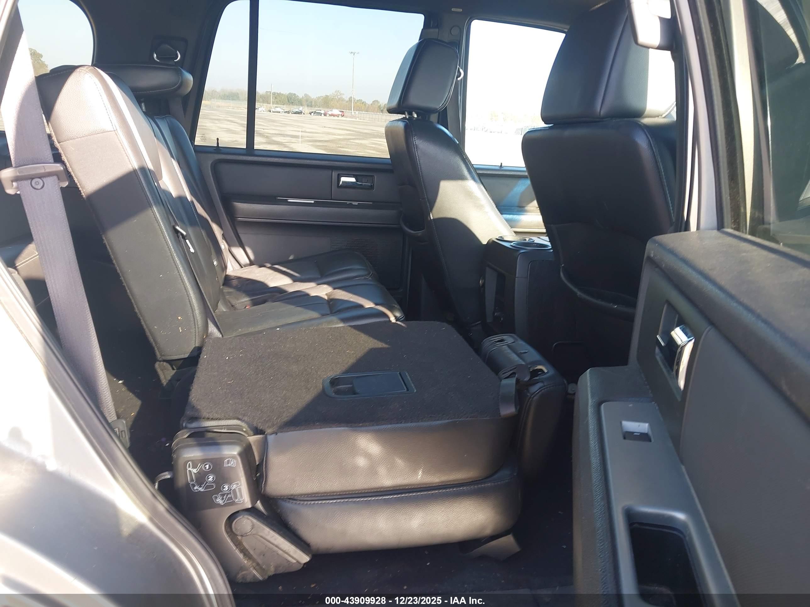 FORD EXPEDITION image 8