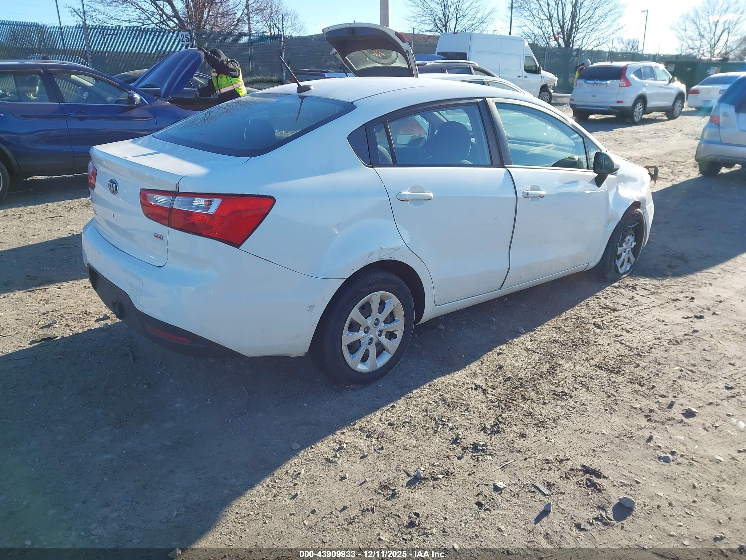KIA RIO image 4