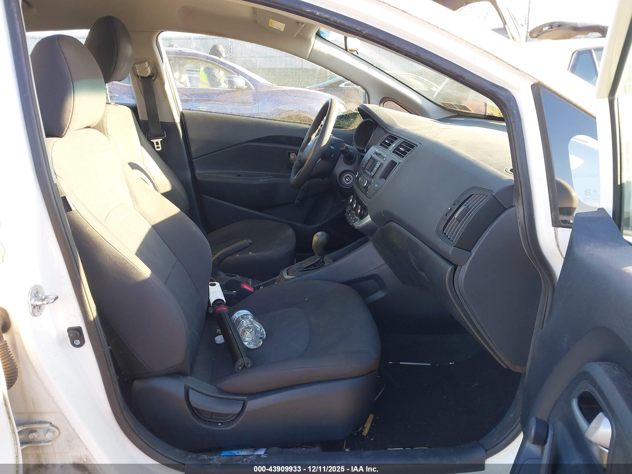 KIA RIO image 5
