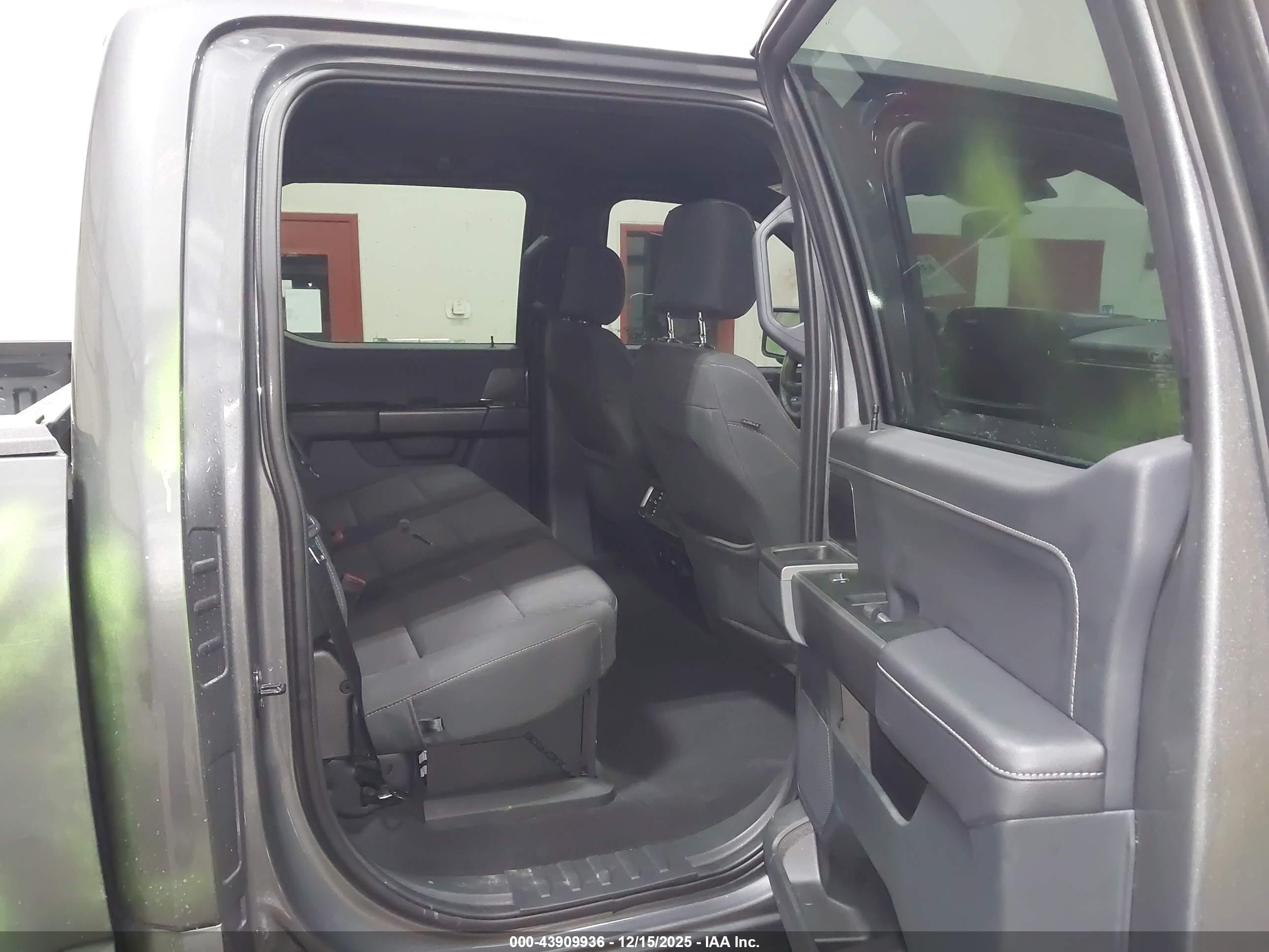 FORD F-150 image 8
