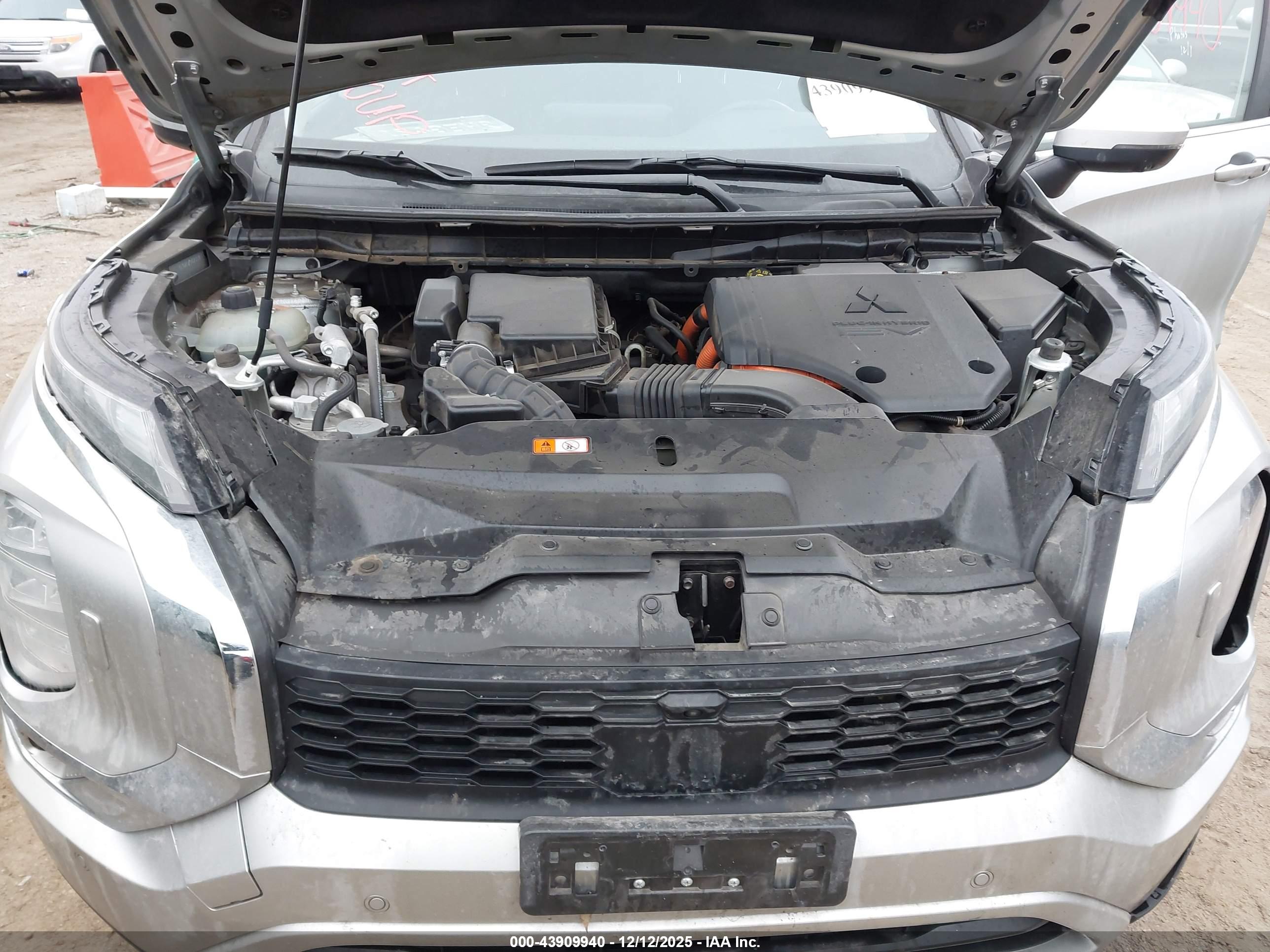 MITSUBISHI OUTLANDER image 10
