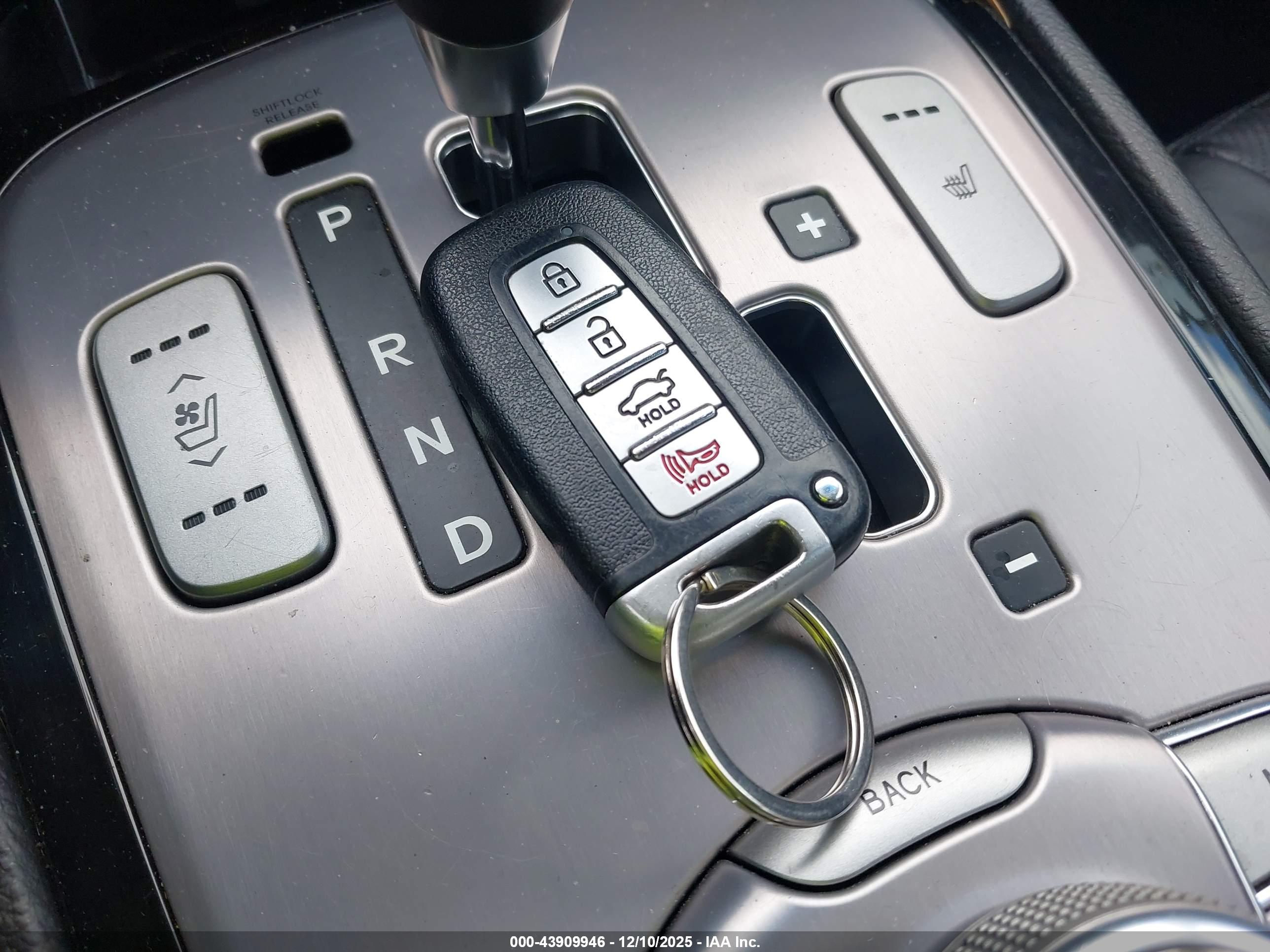 HYUNDAI GENESIS image 11