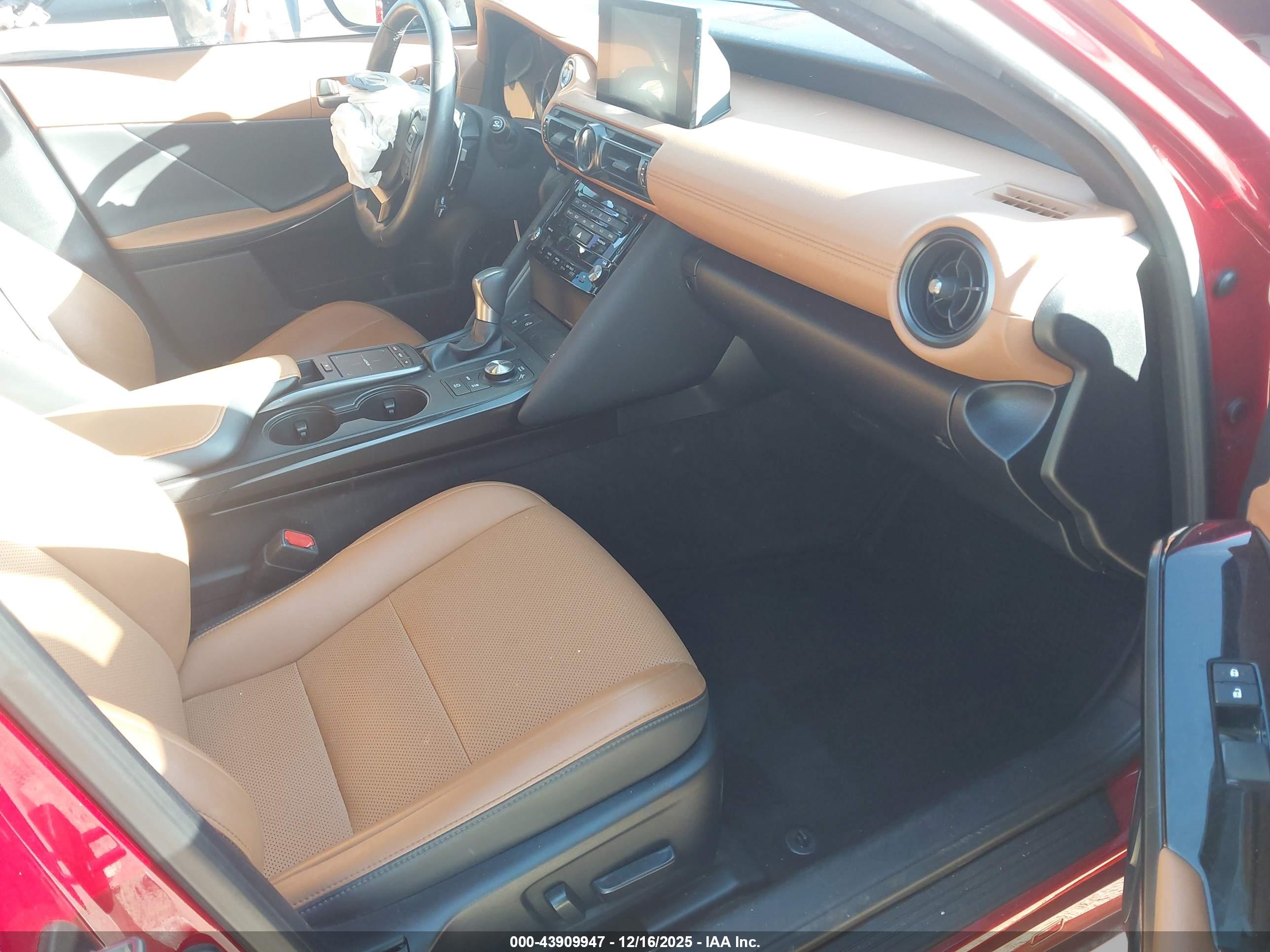 LEXUS IS image 5