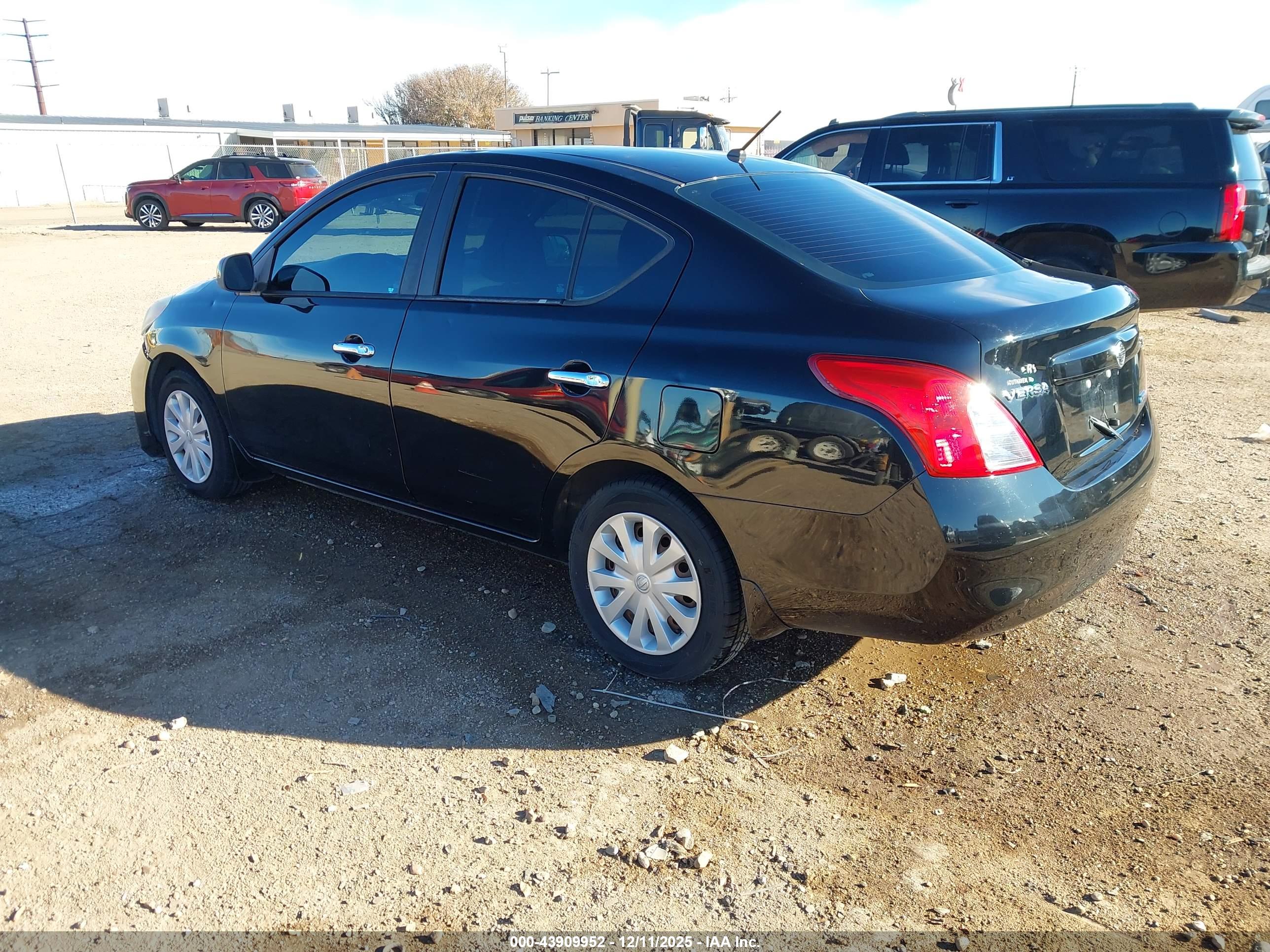 NISSAN VERSA image 3