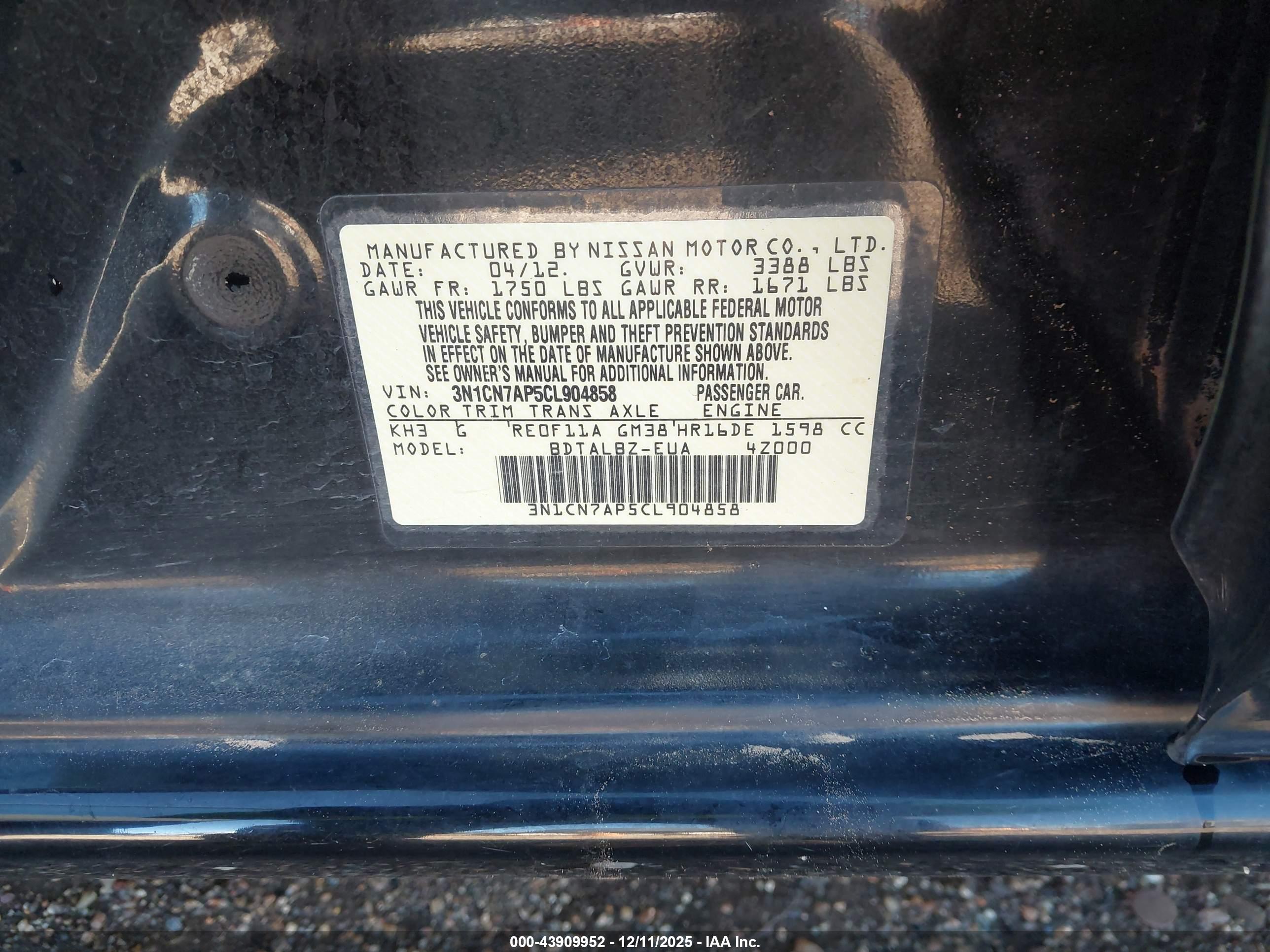 NISSAN VERSA image 9
