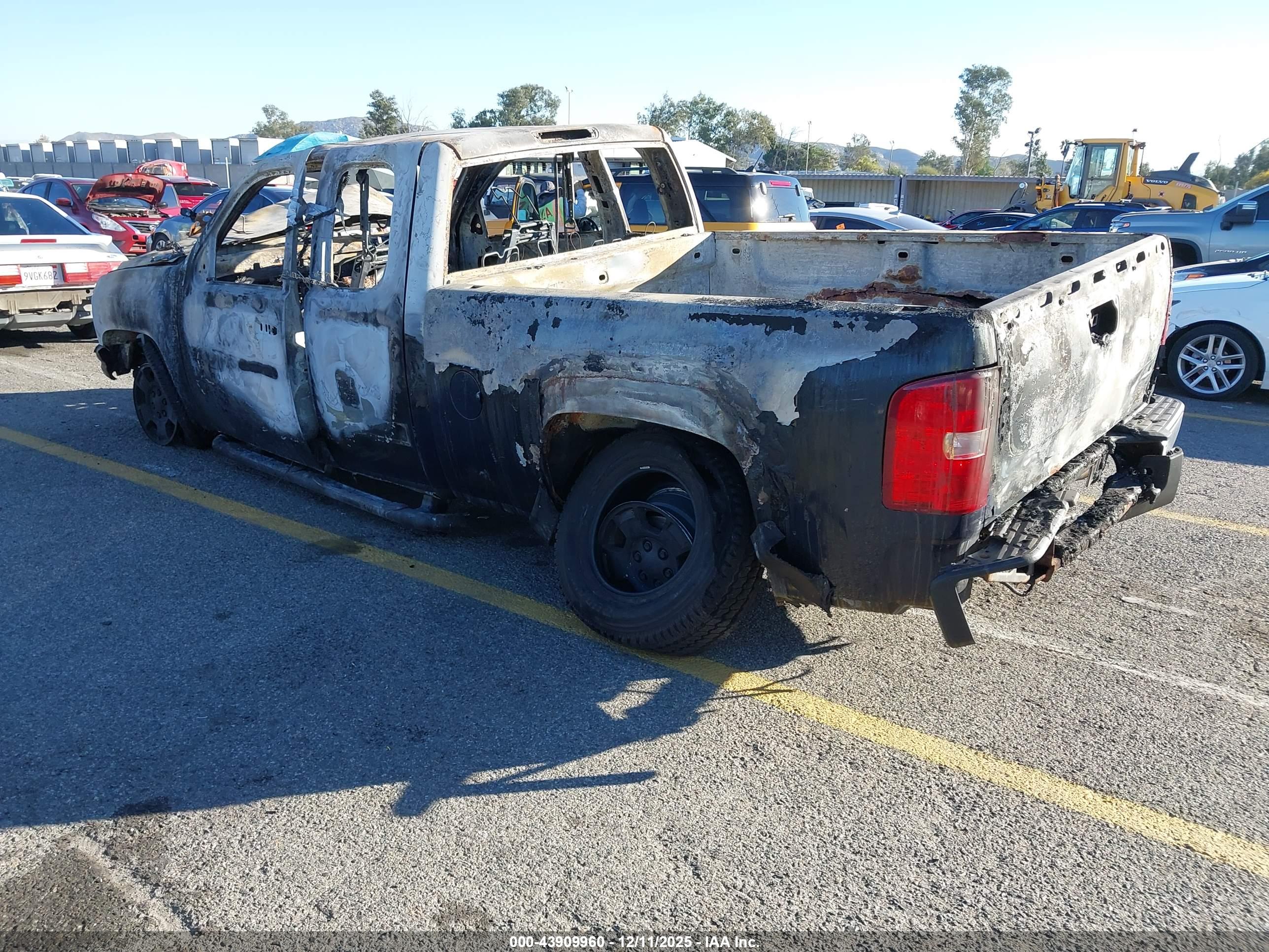 CHEVROLET SILVERADO image 3