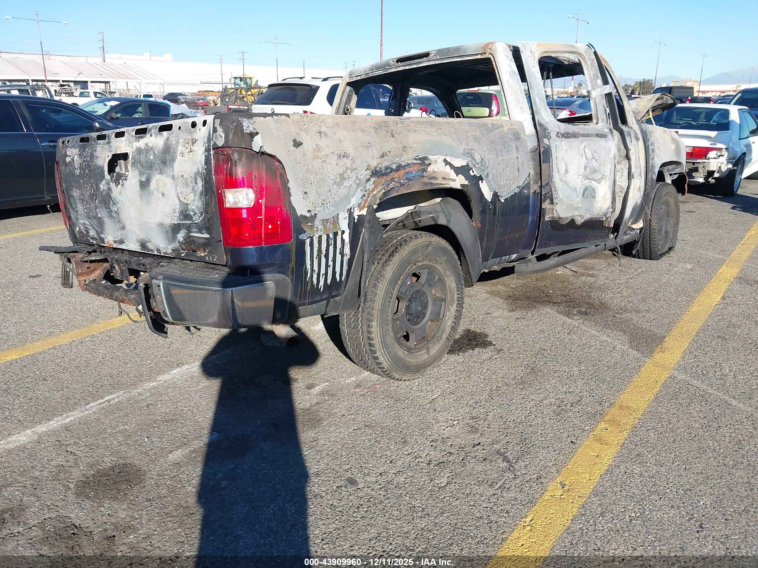 CHEVROLET SILVERADO image 4