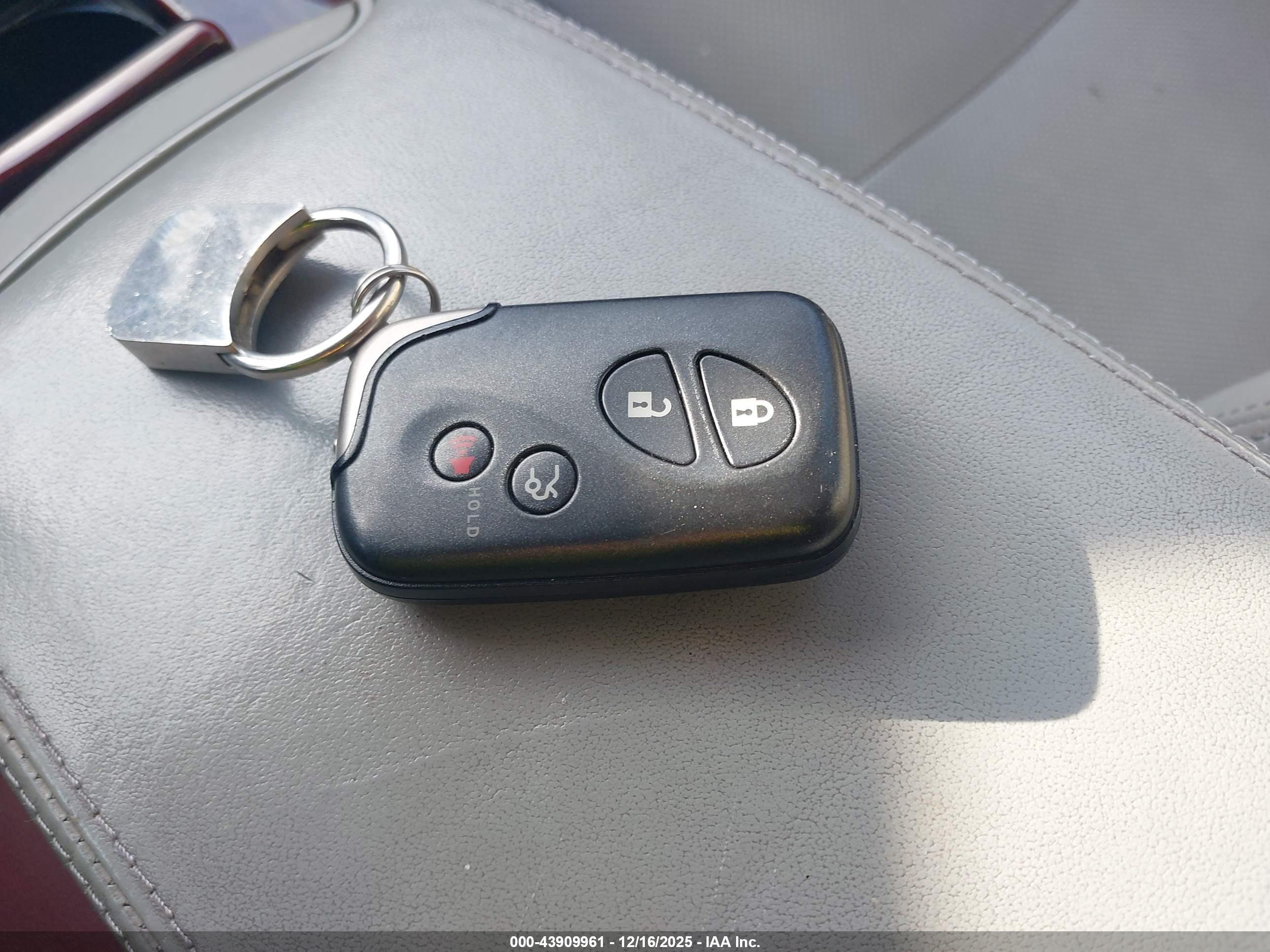 LEXUS IS image 11