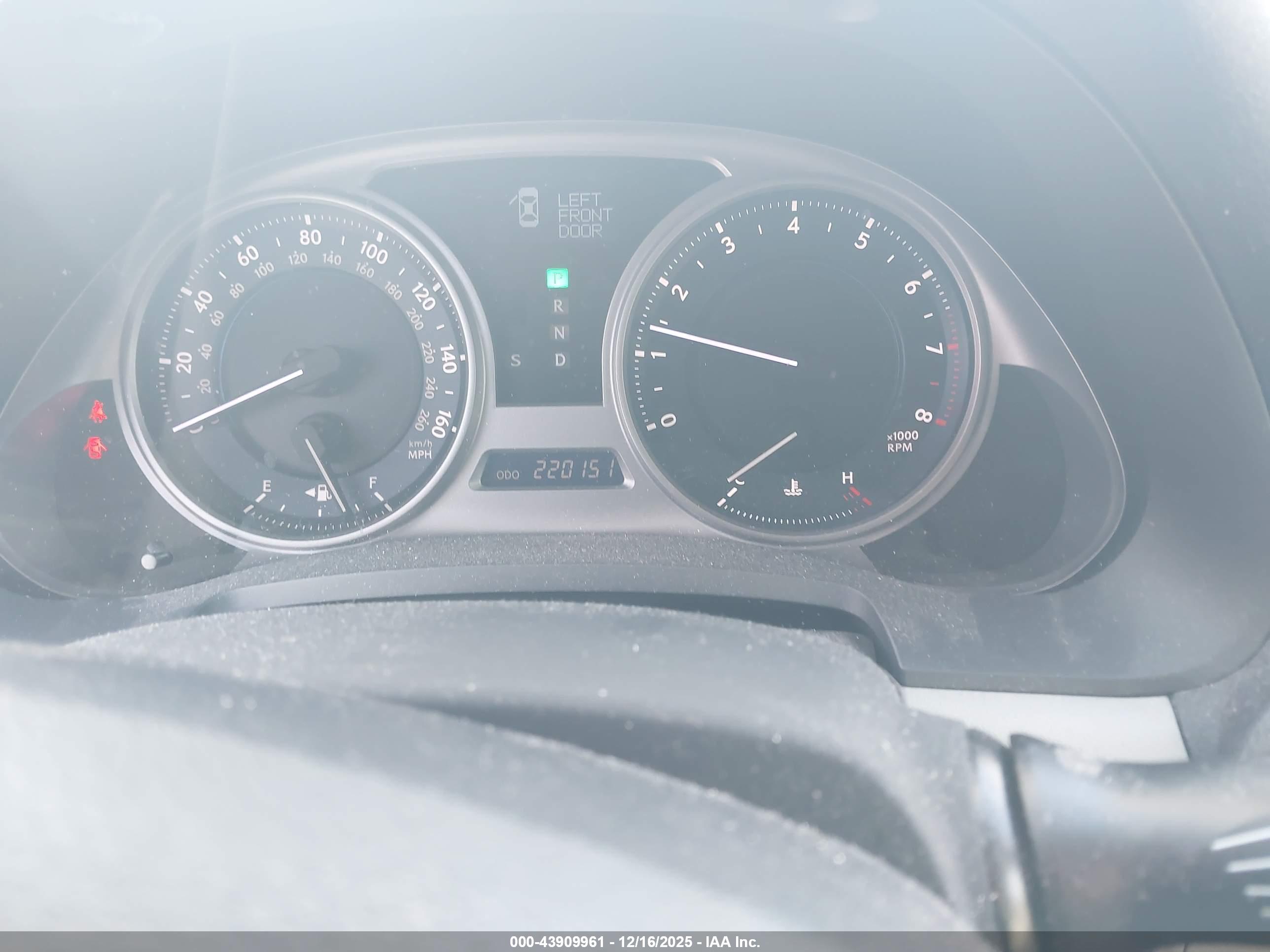 LEXUS IS image 7