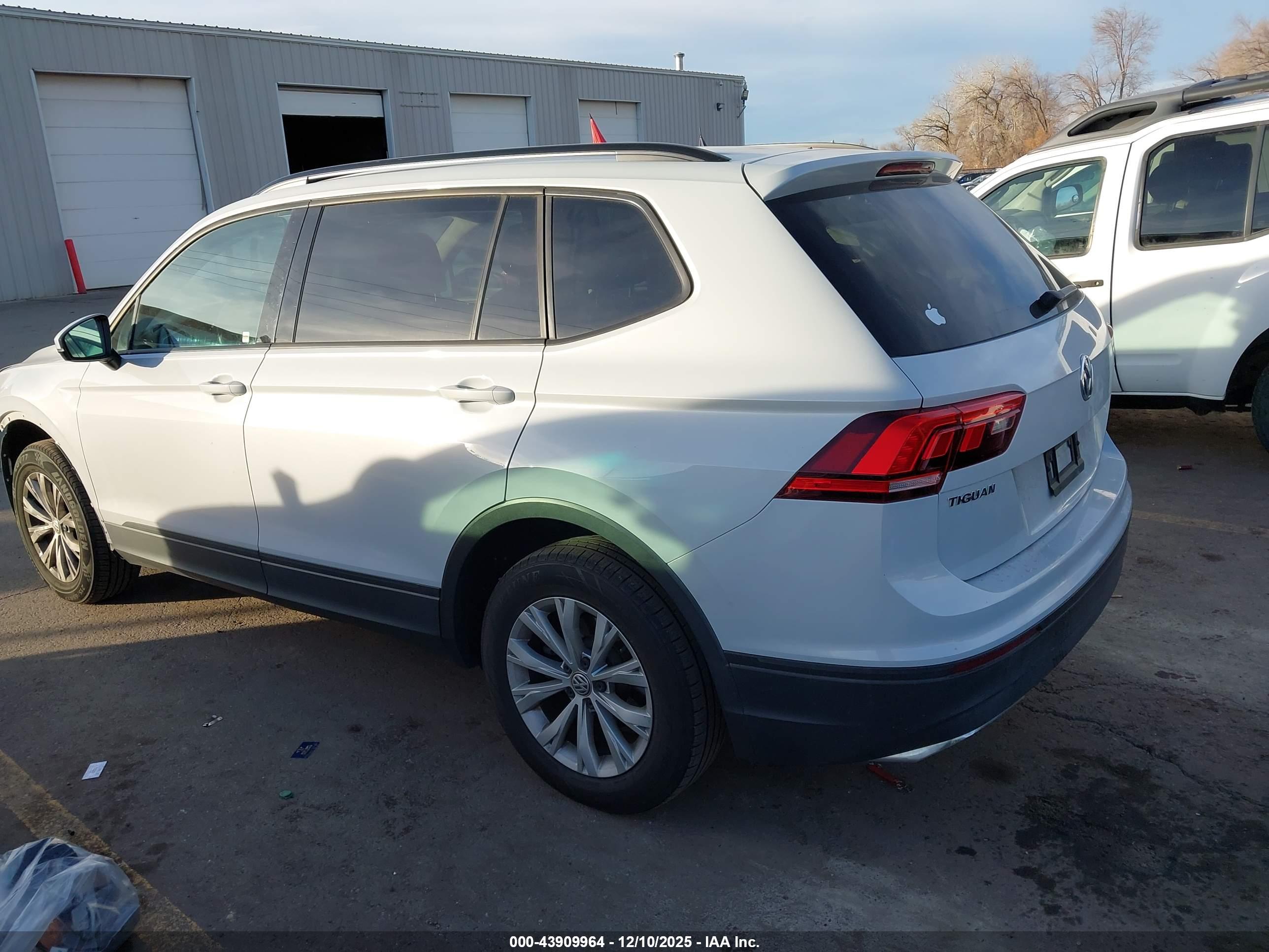 VOLKSWAGEN TIGUAN image 3