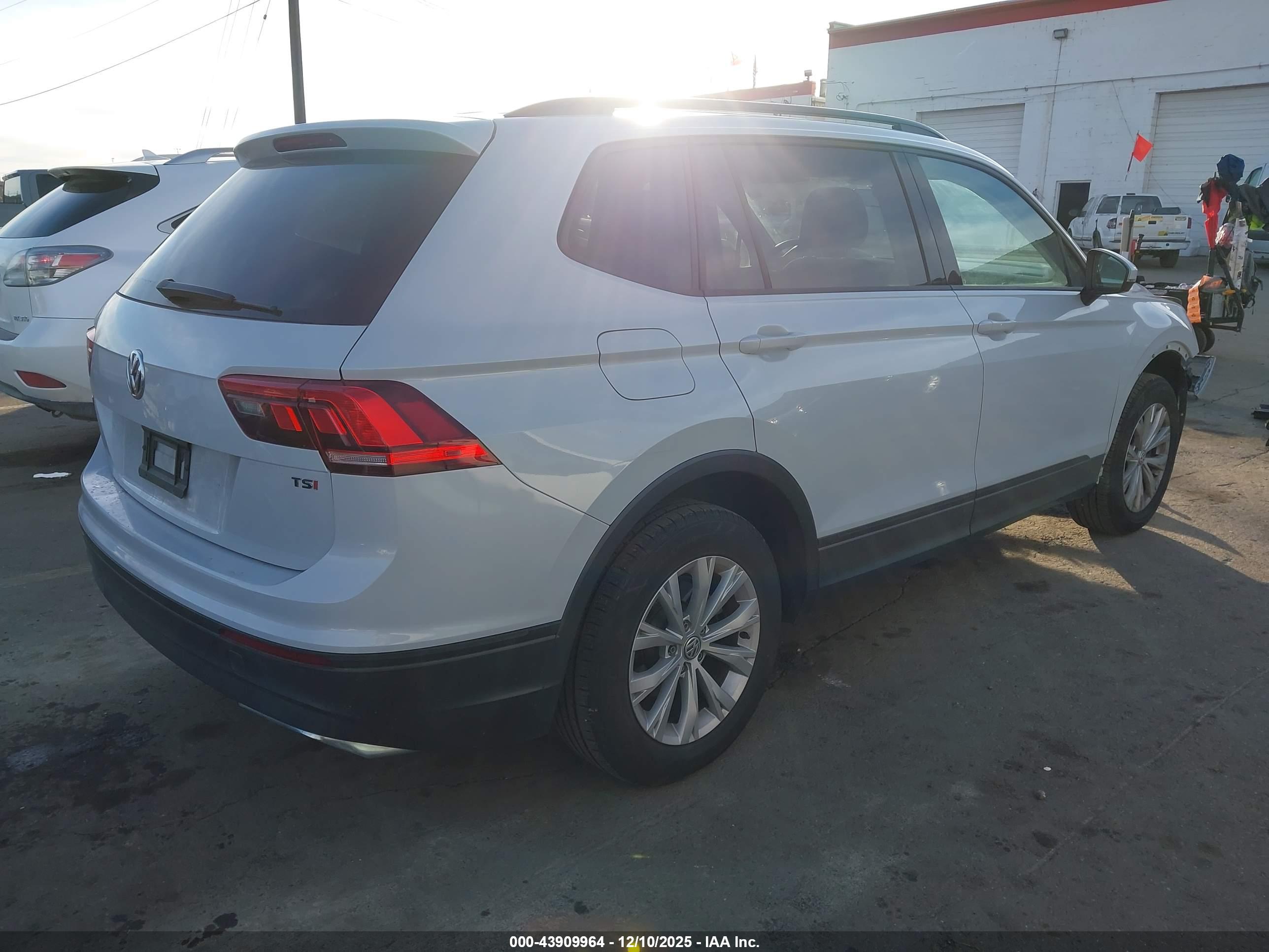 VOLKSWAGEN TIGUAN image 4