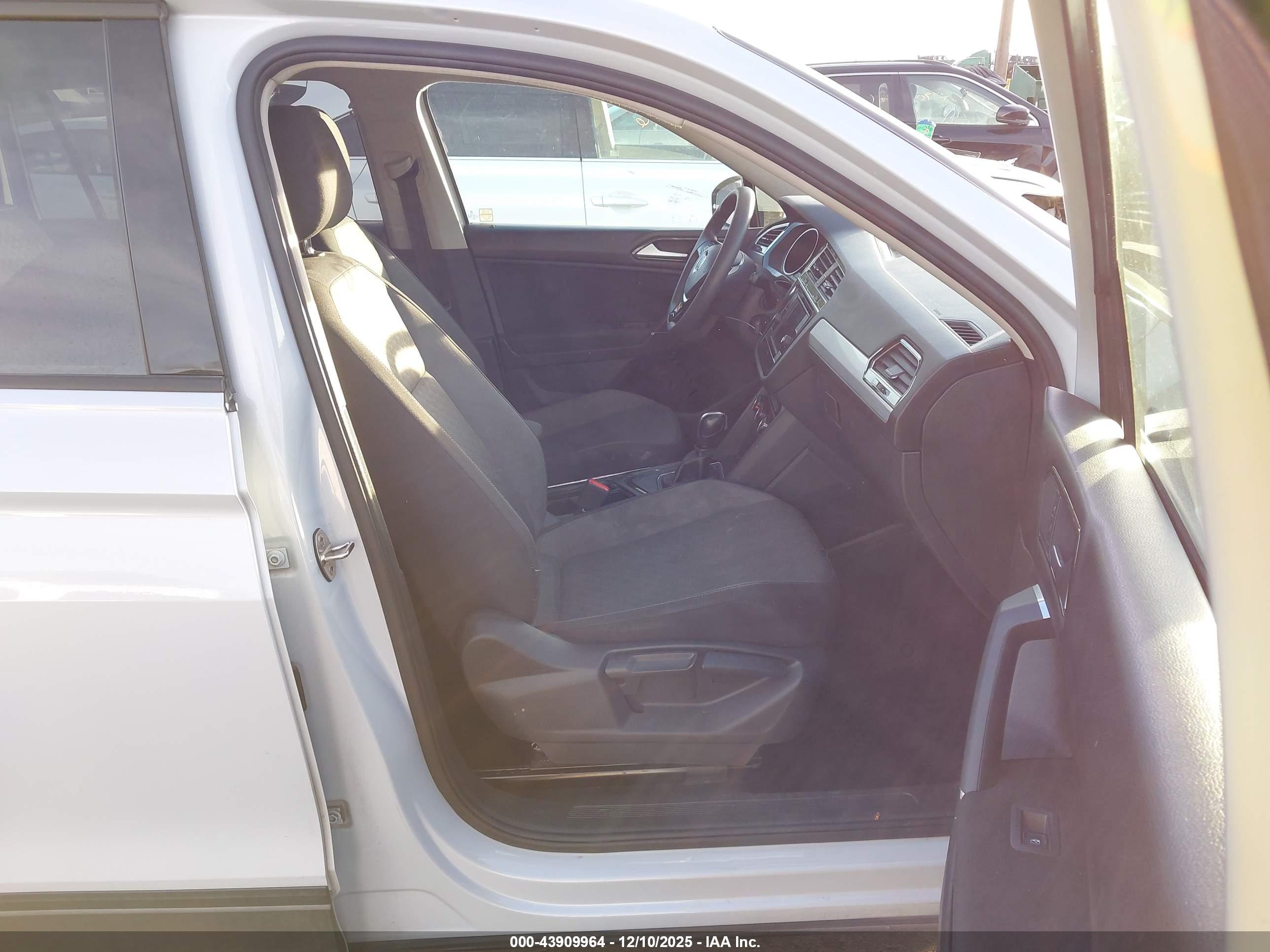 VOLKSWAGEN TIGUAN image 5