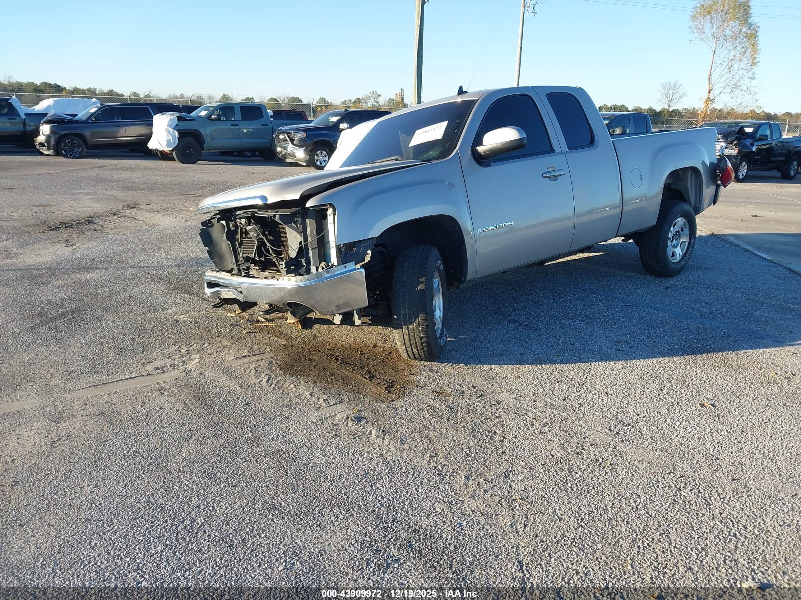 GMC SIERRA image 2