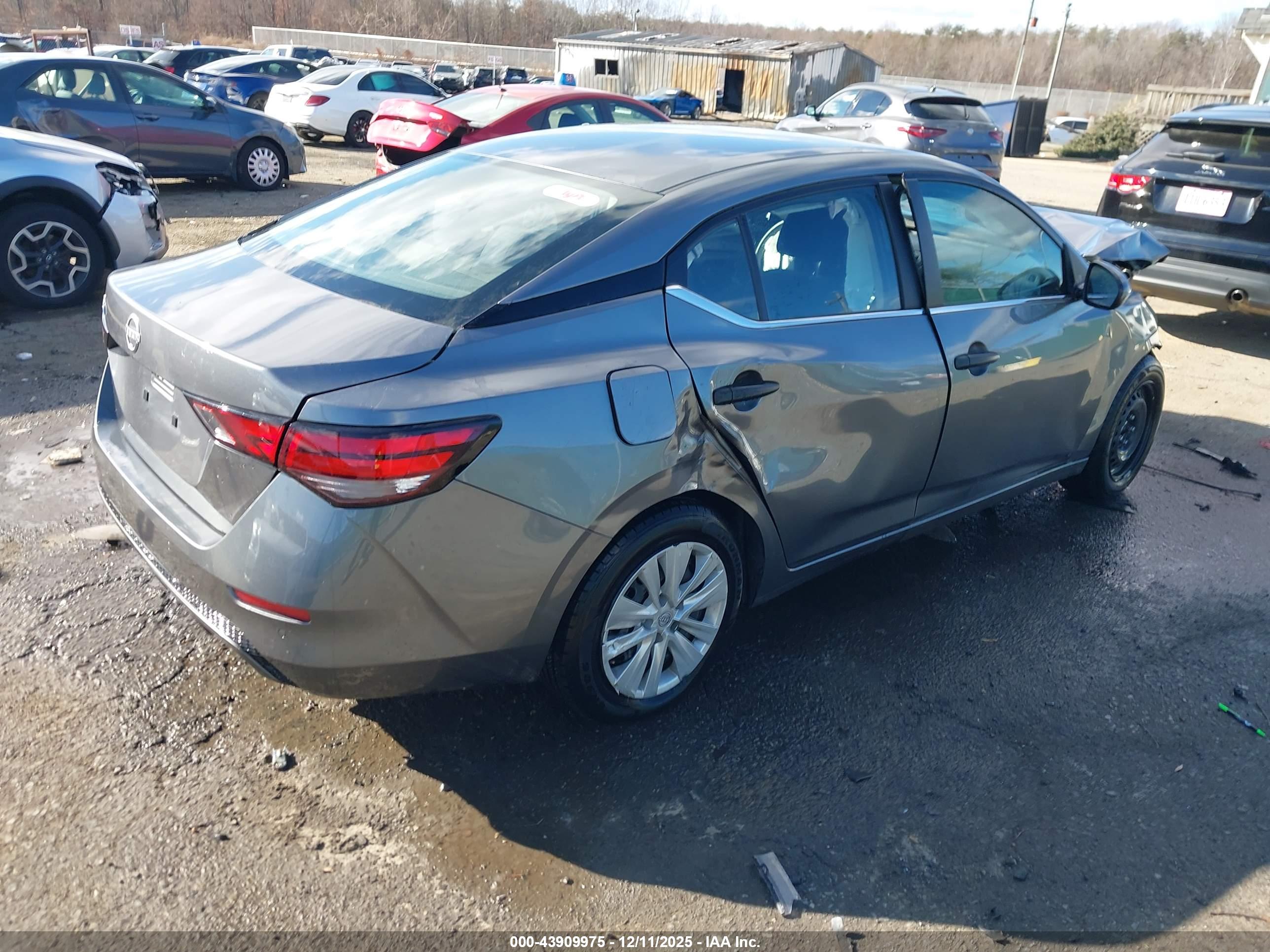 NISSAN SENTRA image 4