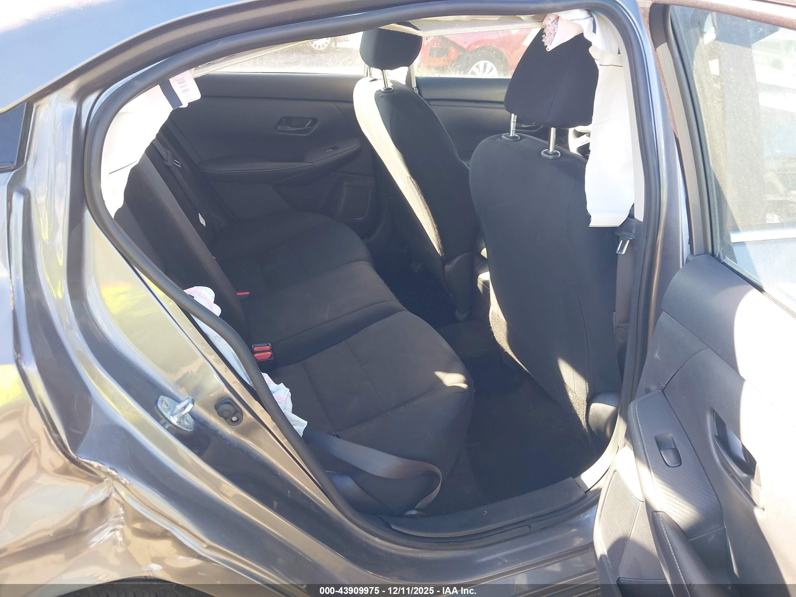 NISSAN SENTRA image 8