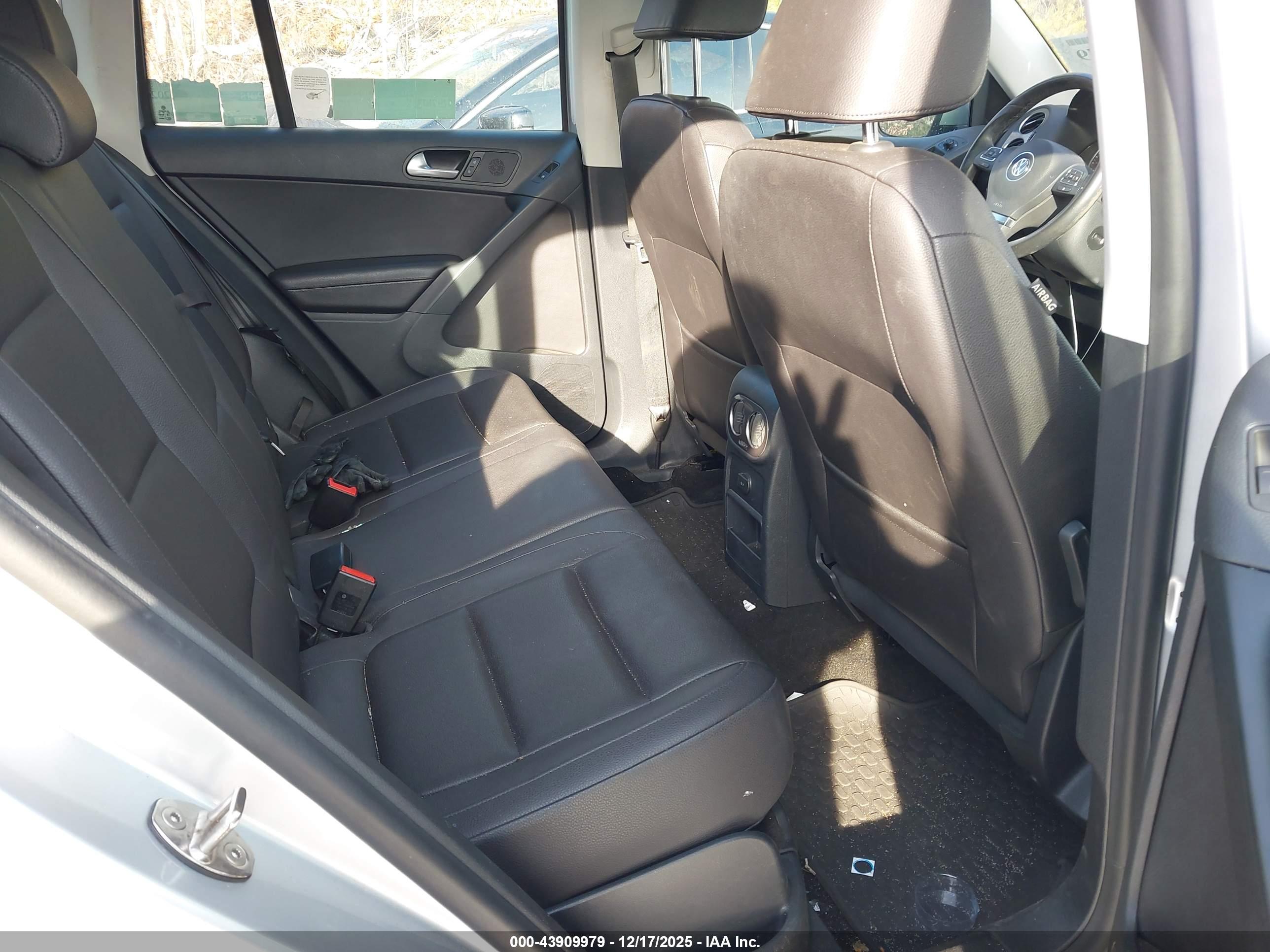 VOLKSWAGEN TIGUAN image 8