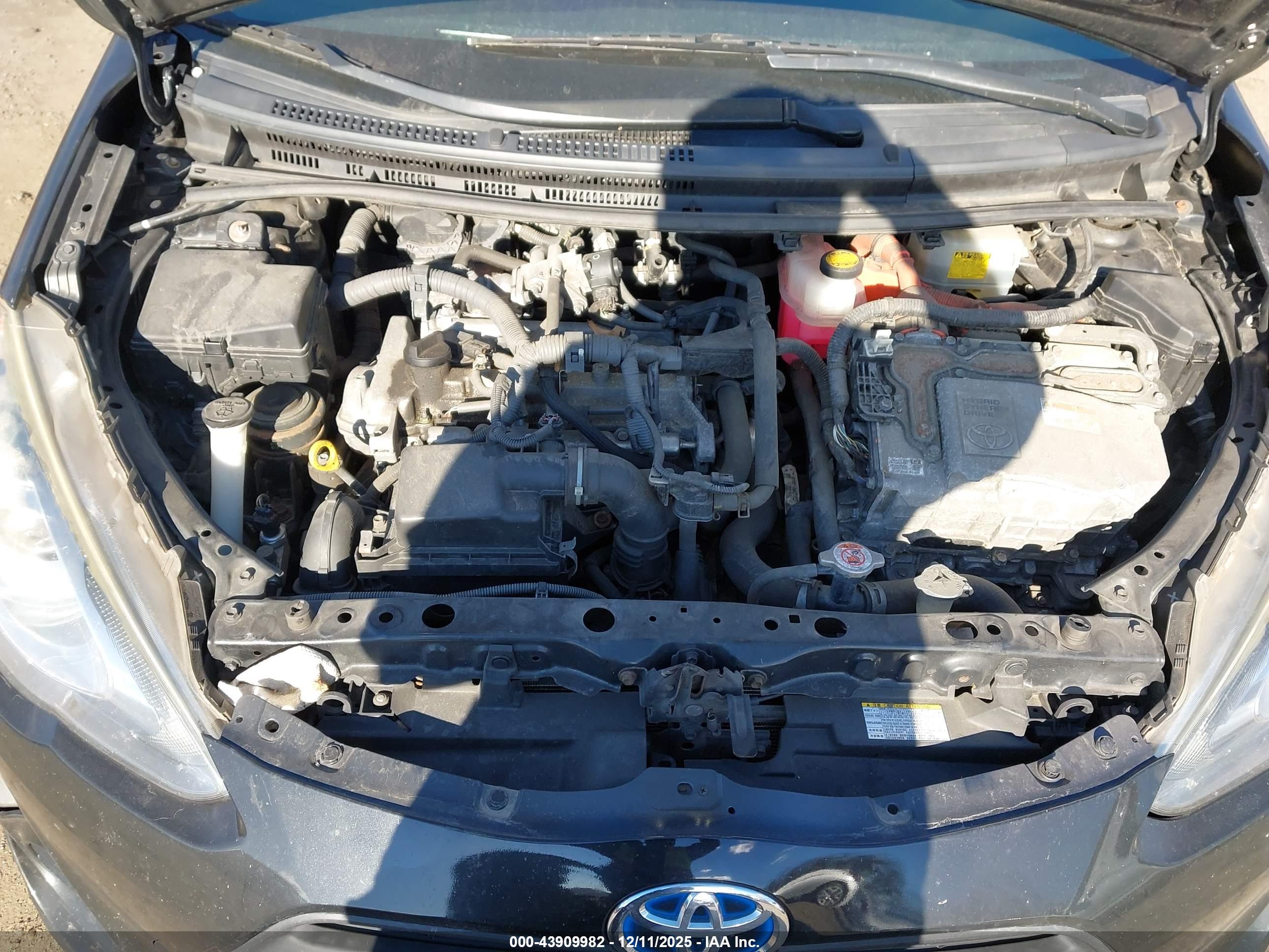 TOYOTA PRIUS image 10