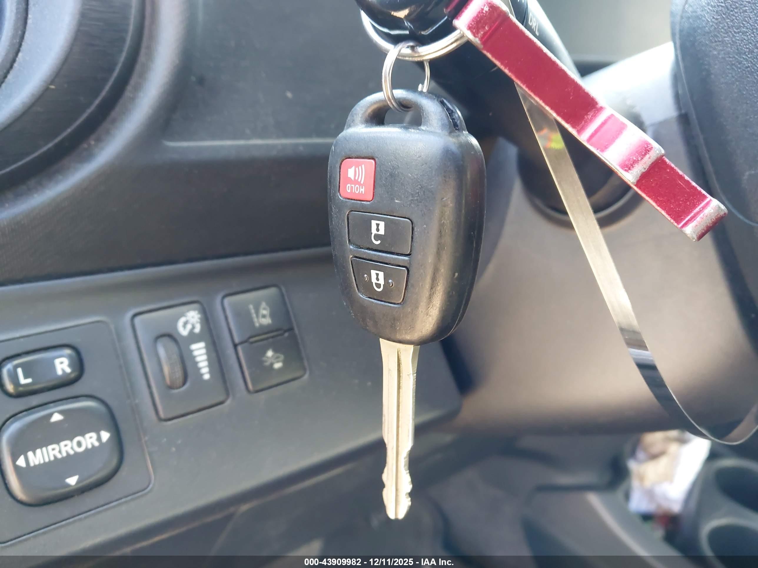 TOYOTA PRIUS image 11