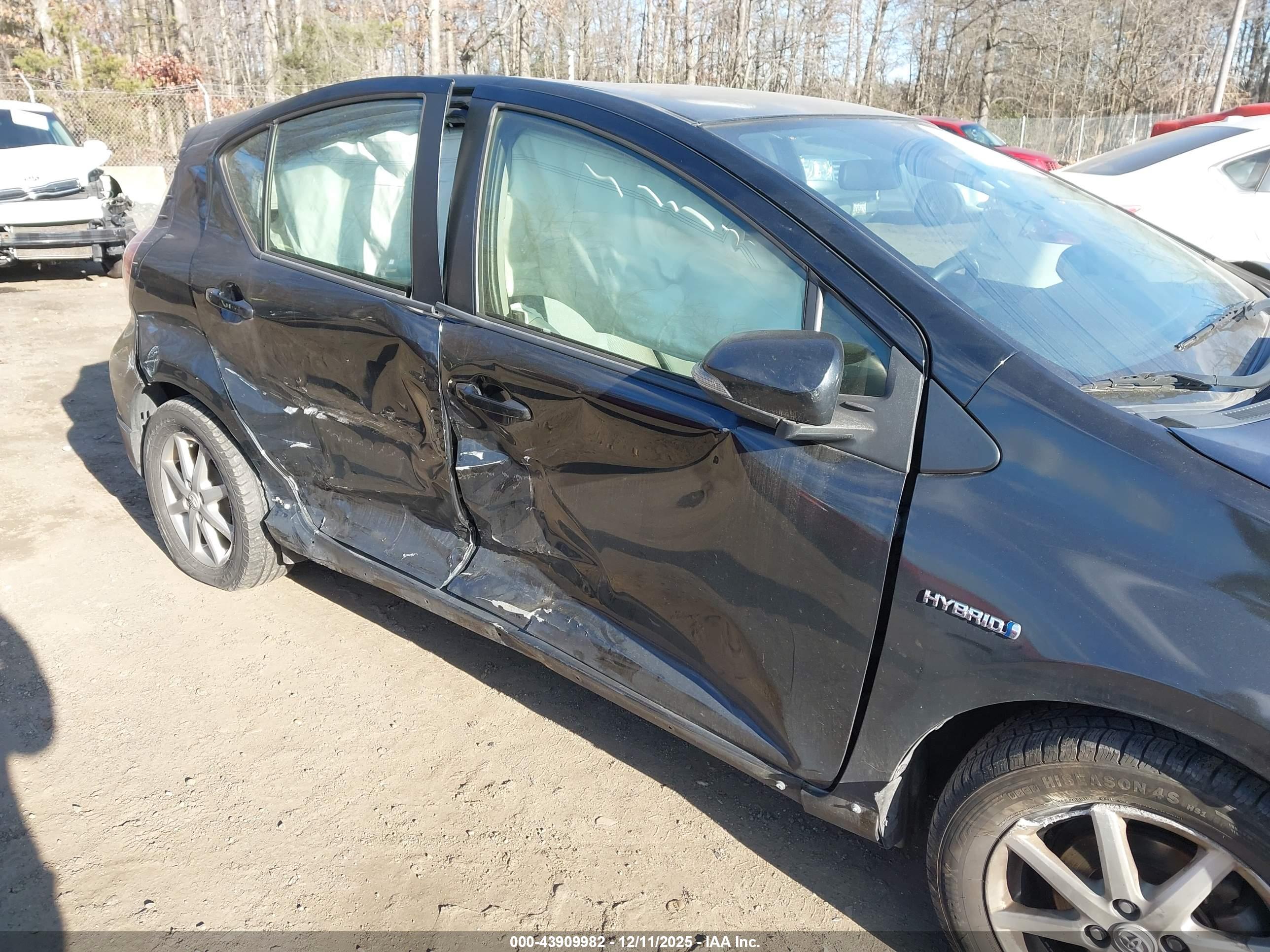 TOYOTA PRIUS image 6