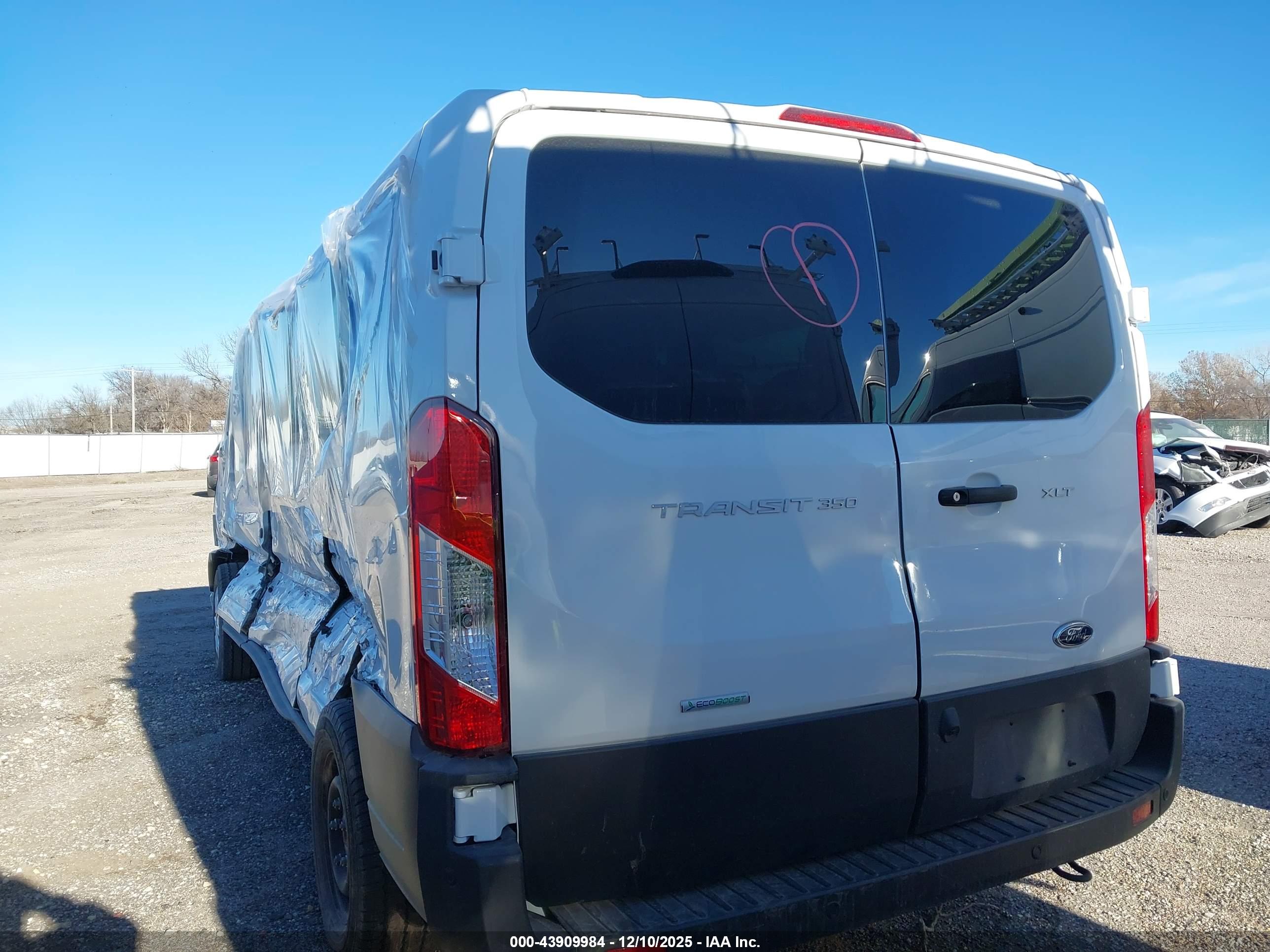 FORD TRANSIT-350 image 3