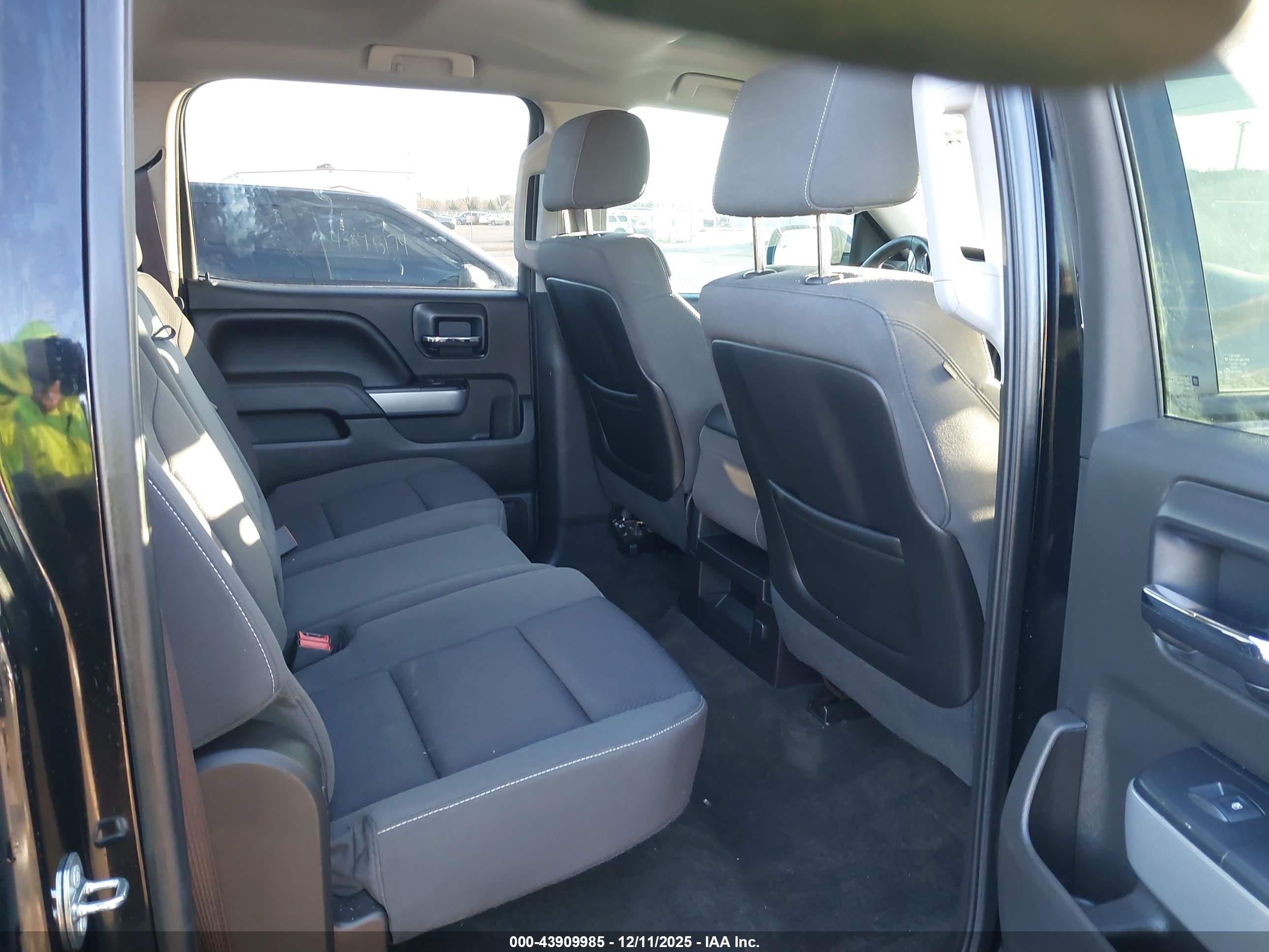 CHEVROLET SILVERADO image 8