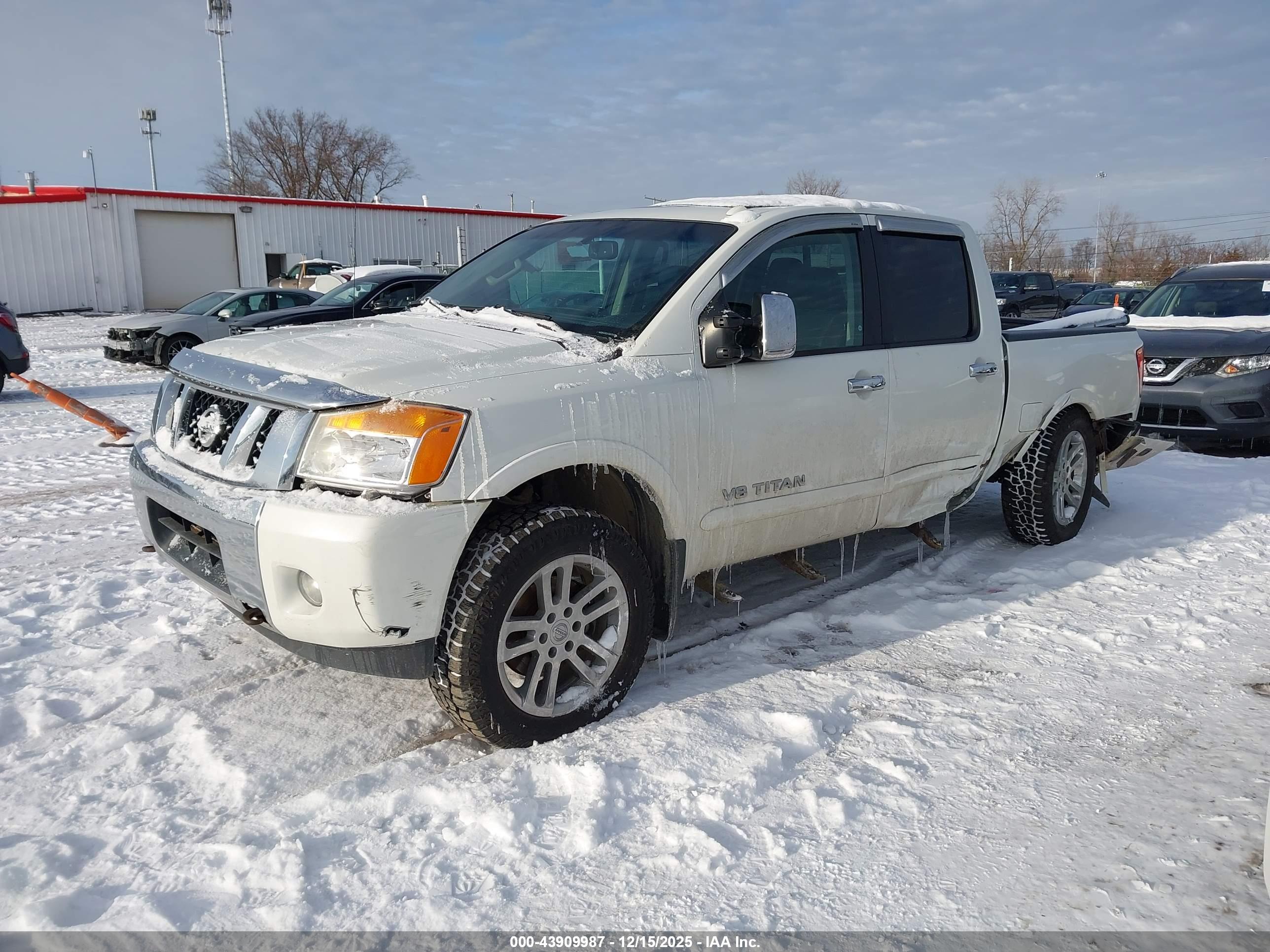 NISSAN TITAN image 2