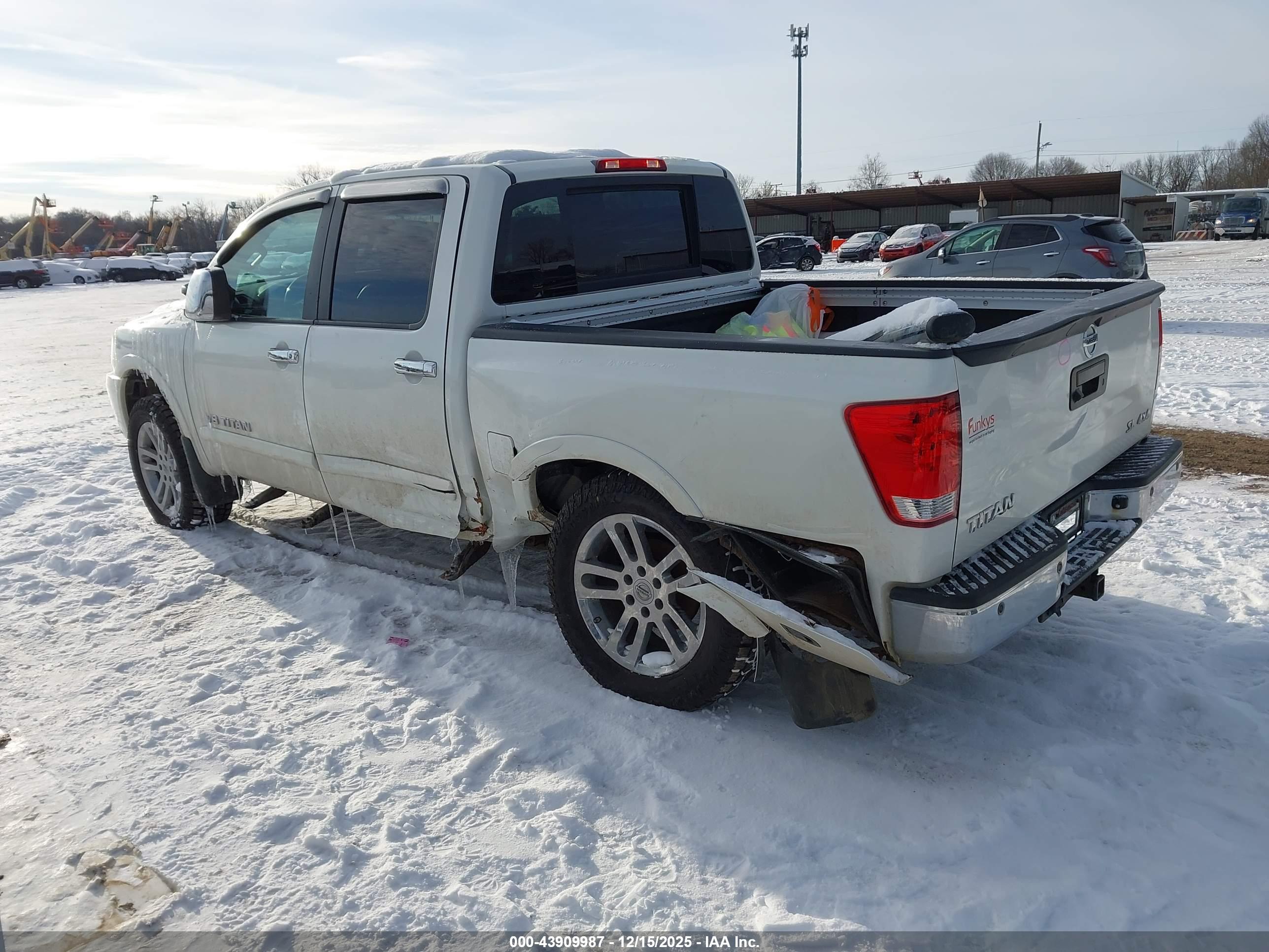 NISSAN TITAN image 3