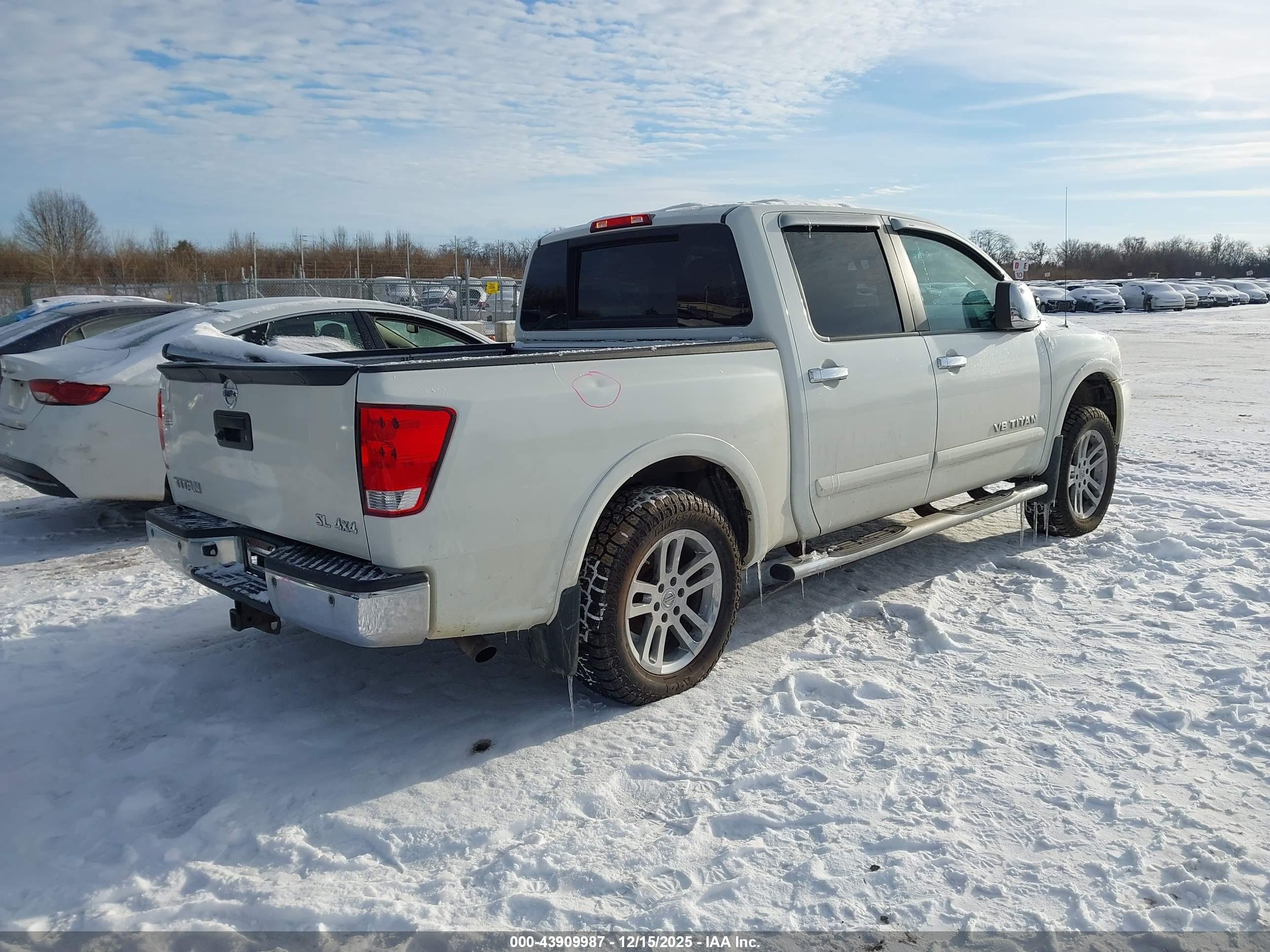 NISSAN TITAN image 4