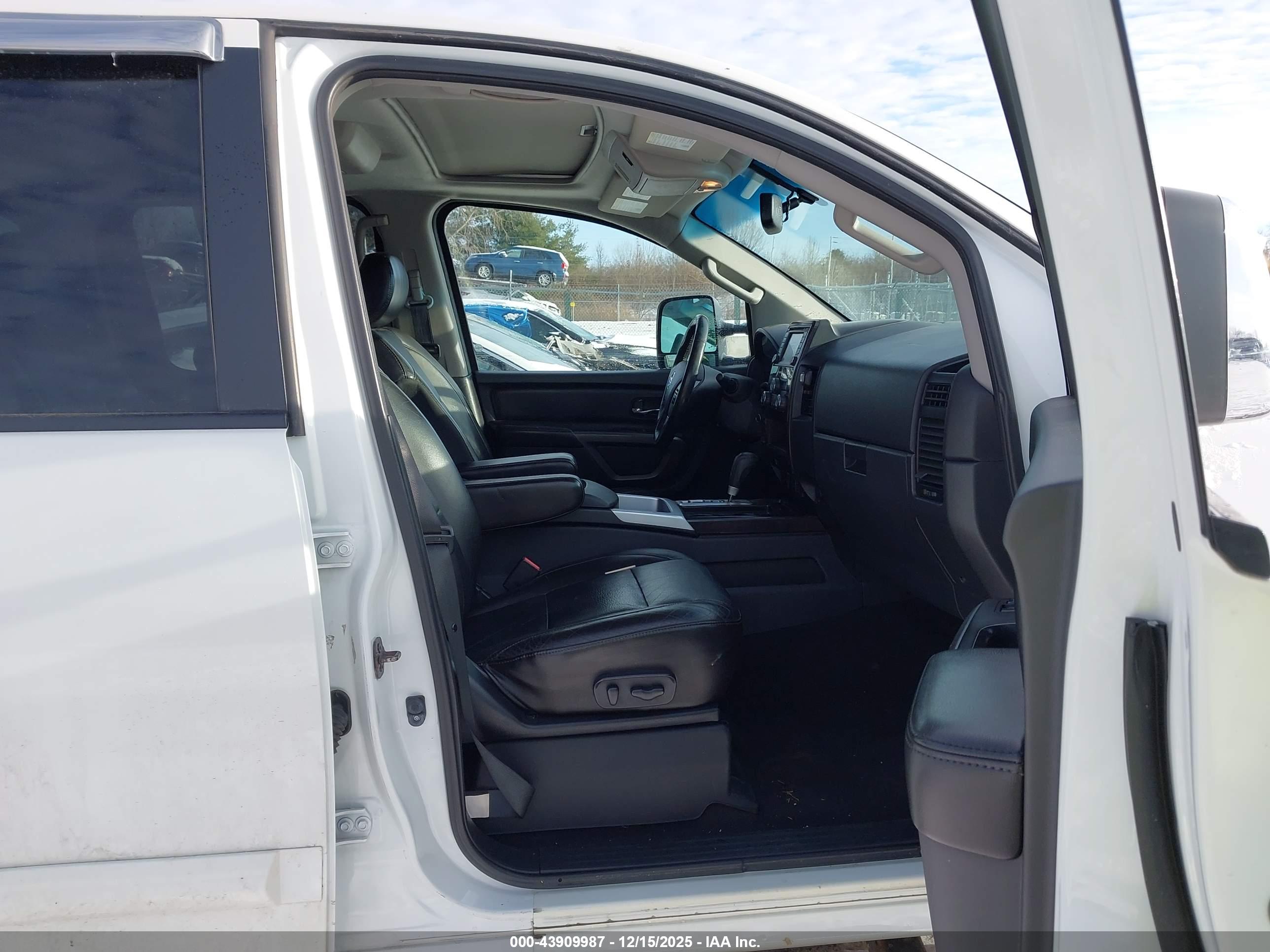 NISSAN TITAN image 5