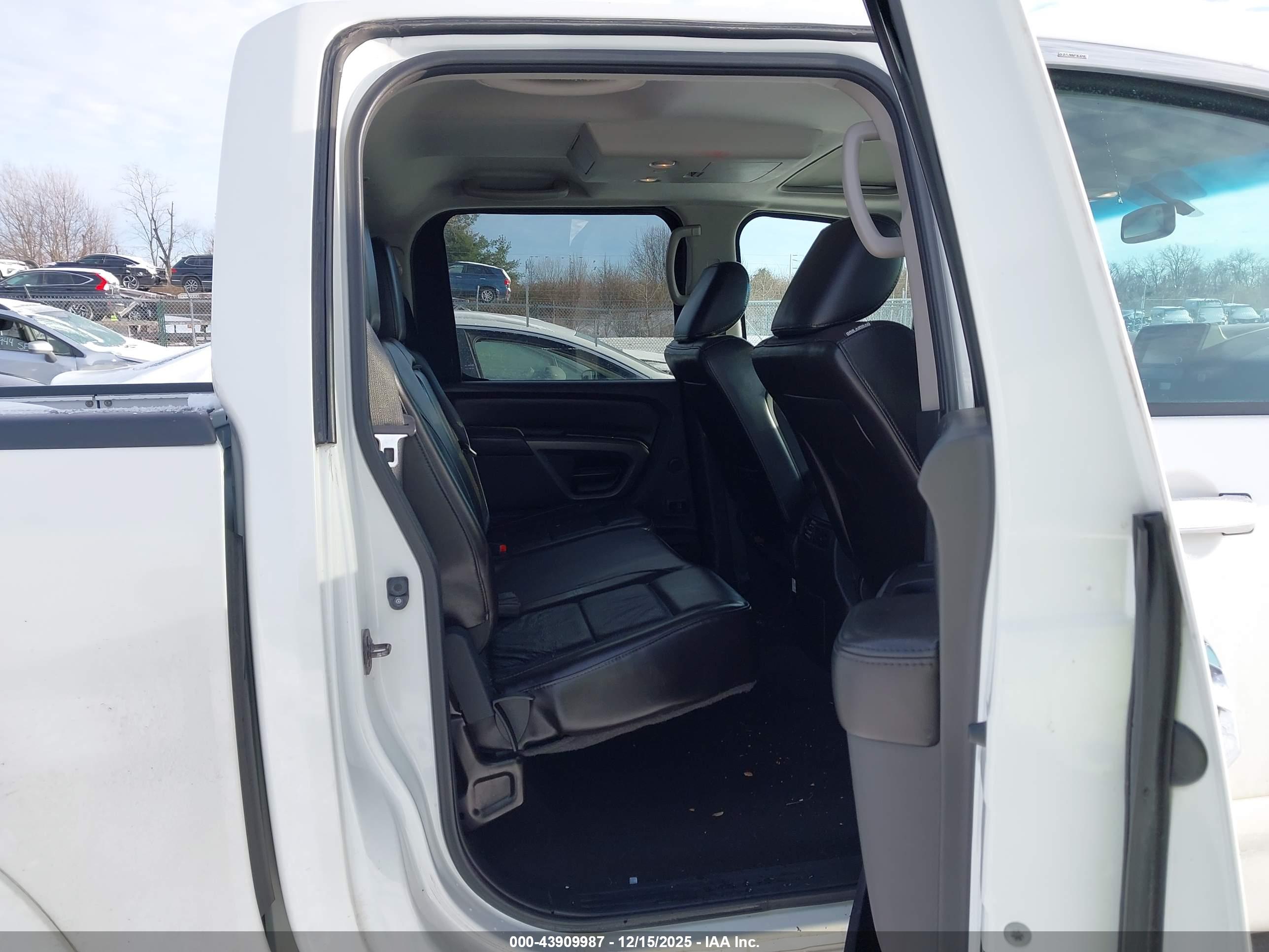 NISSAN TITAN image 8