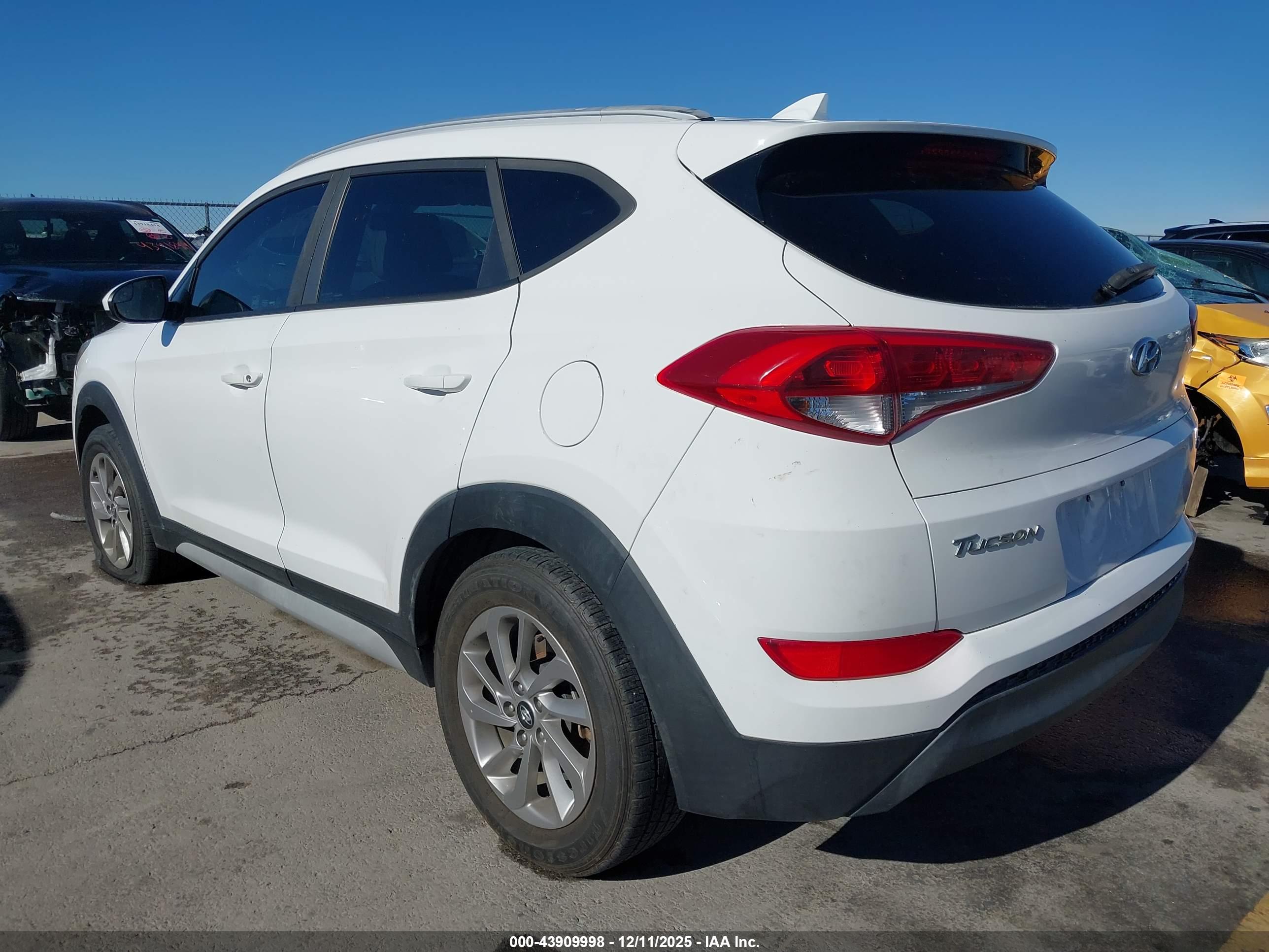 HYUNDAI TUCSON image 3
