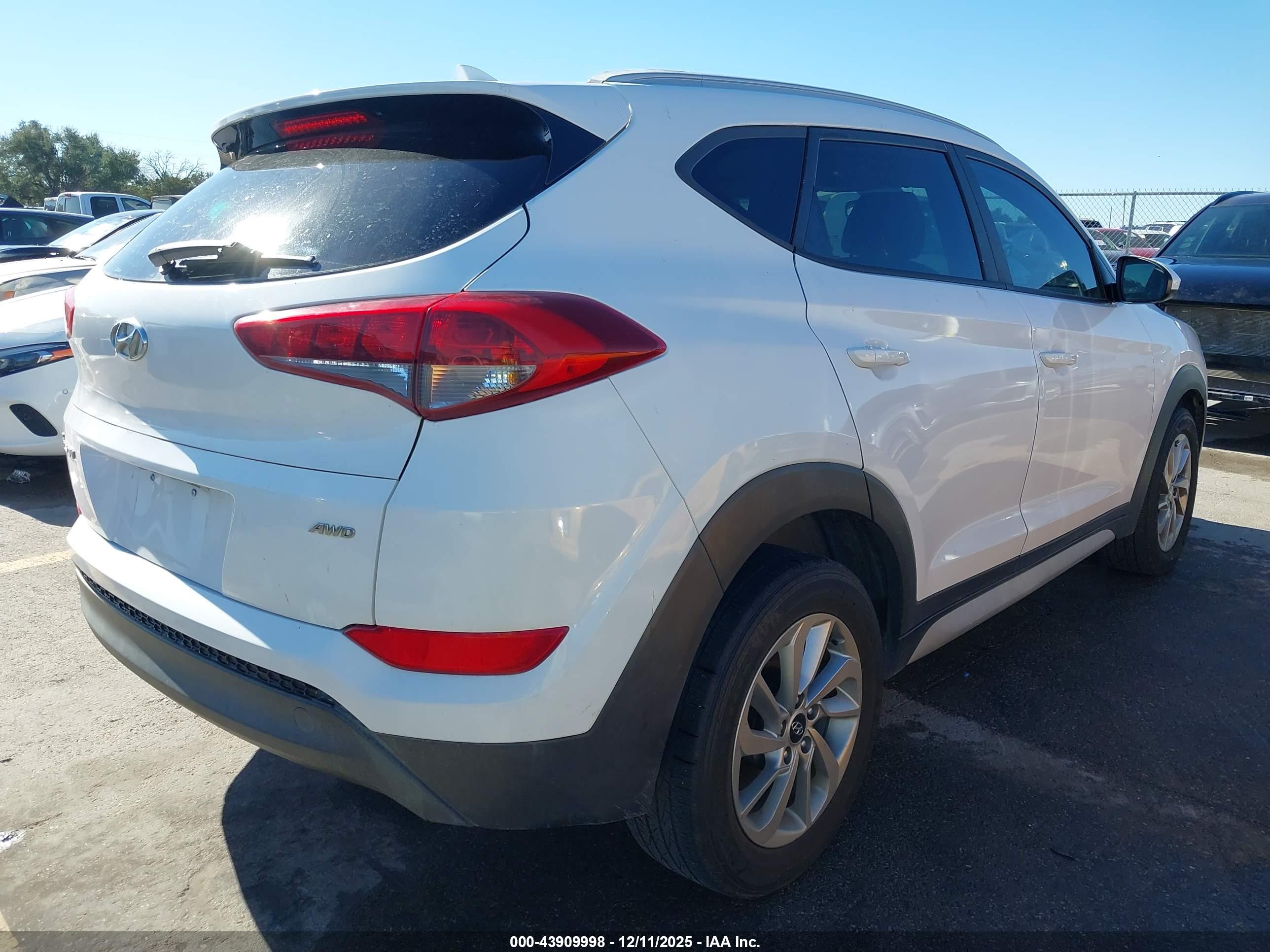 HYUNDAI TUCSON image 4