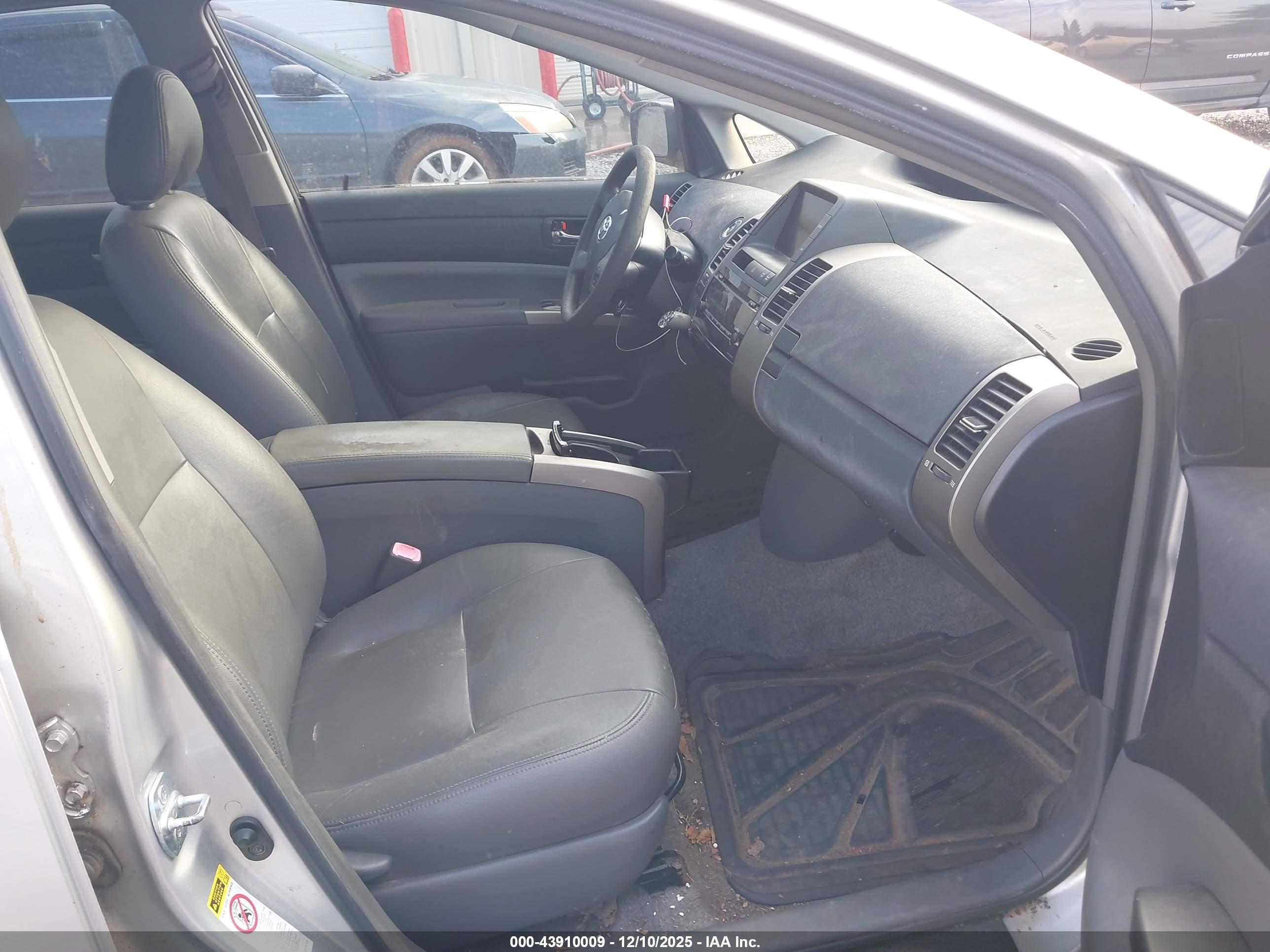 TOYOTA PRIUS image 5