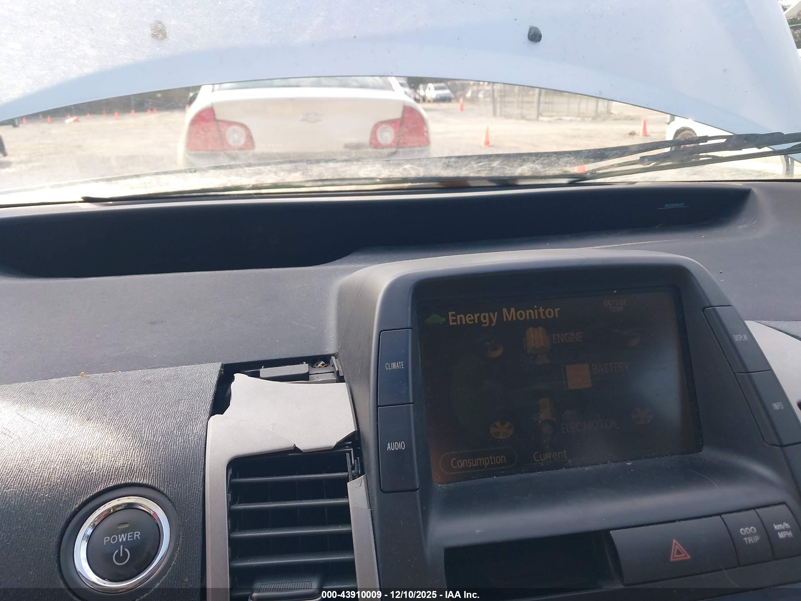 TOYOTA PRIUS image 7