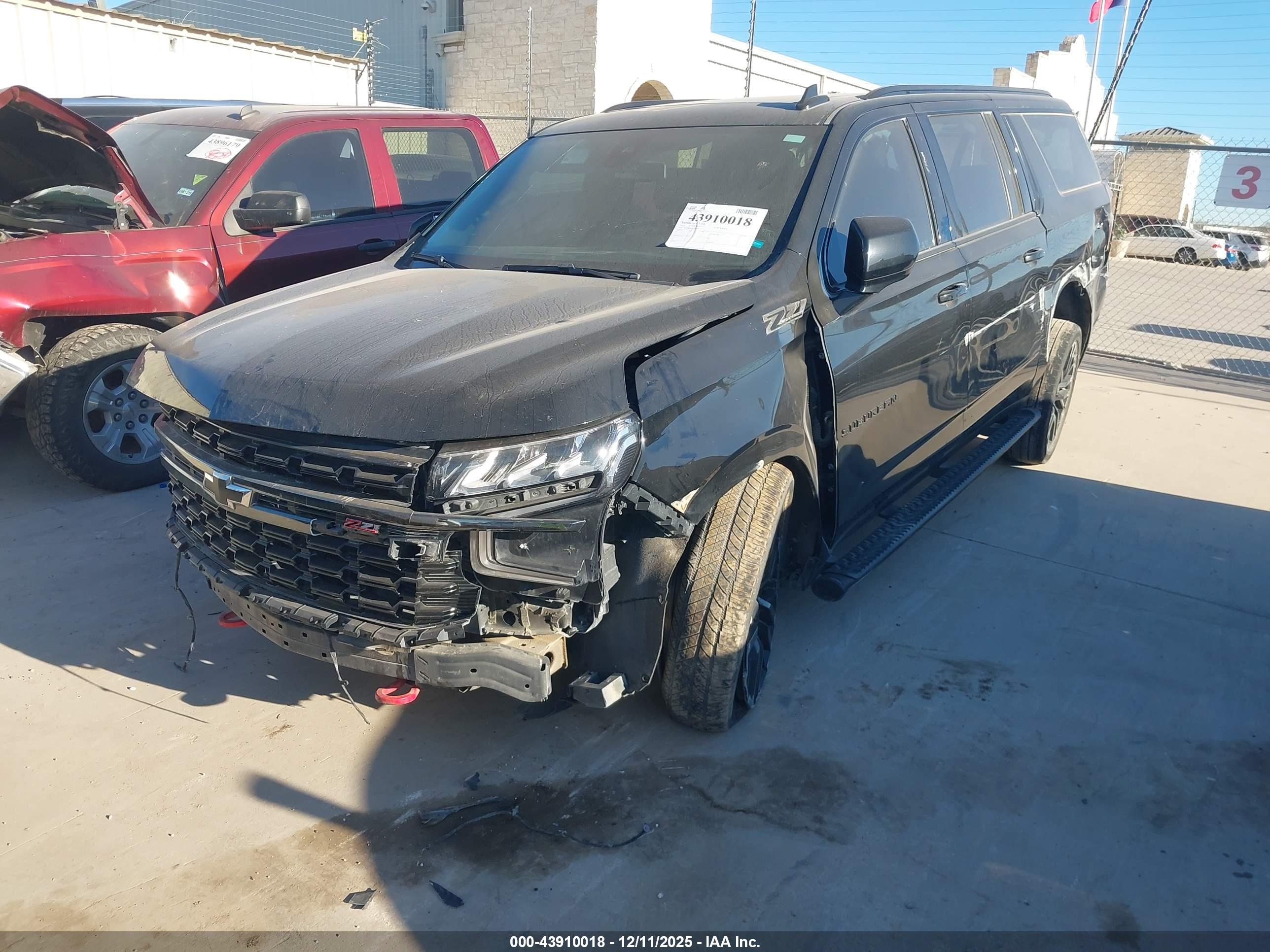 CHEVROLET SUBURBAN image 2