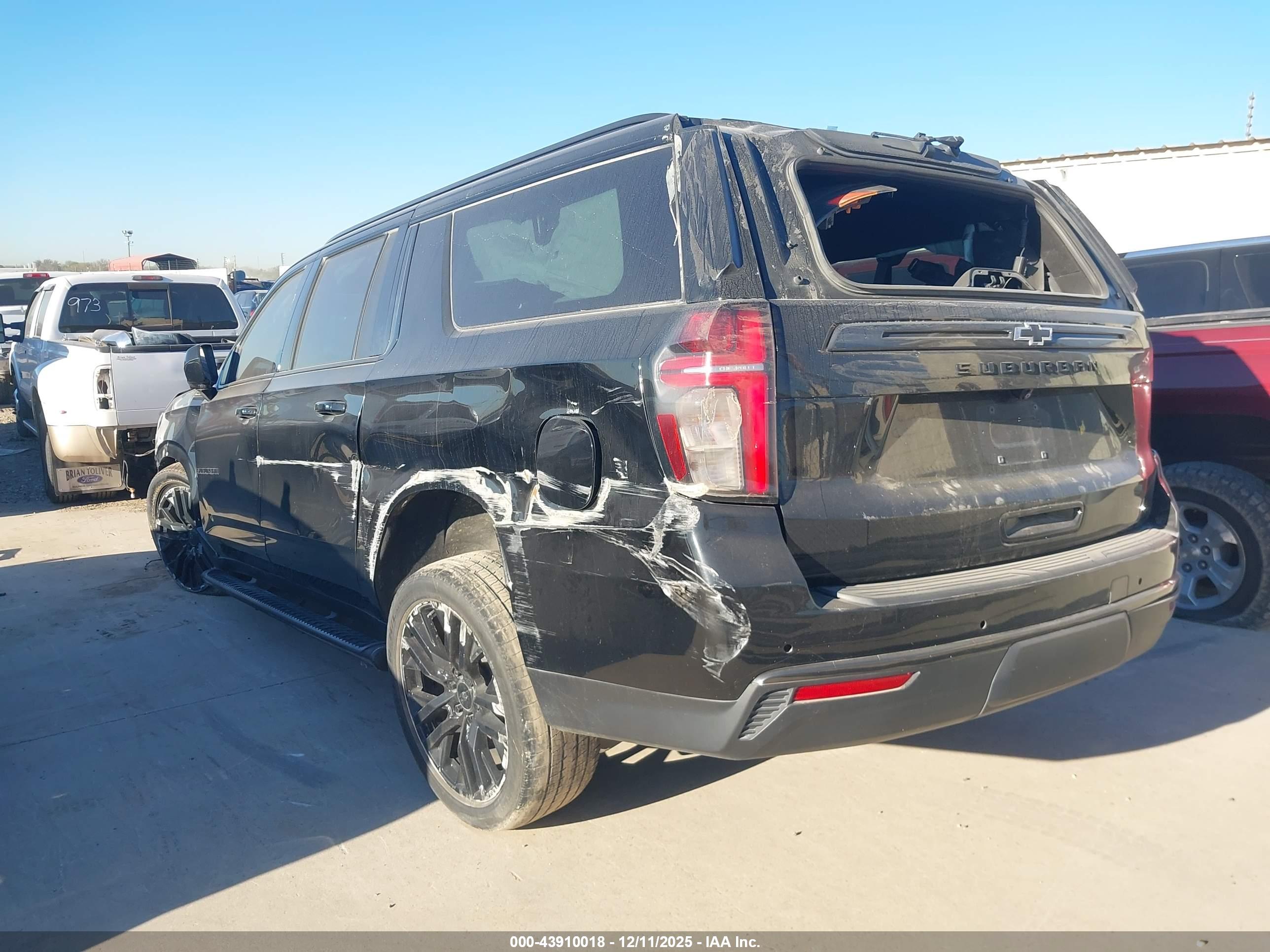 CHEVROLET SUBURBAN image 3