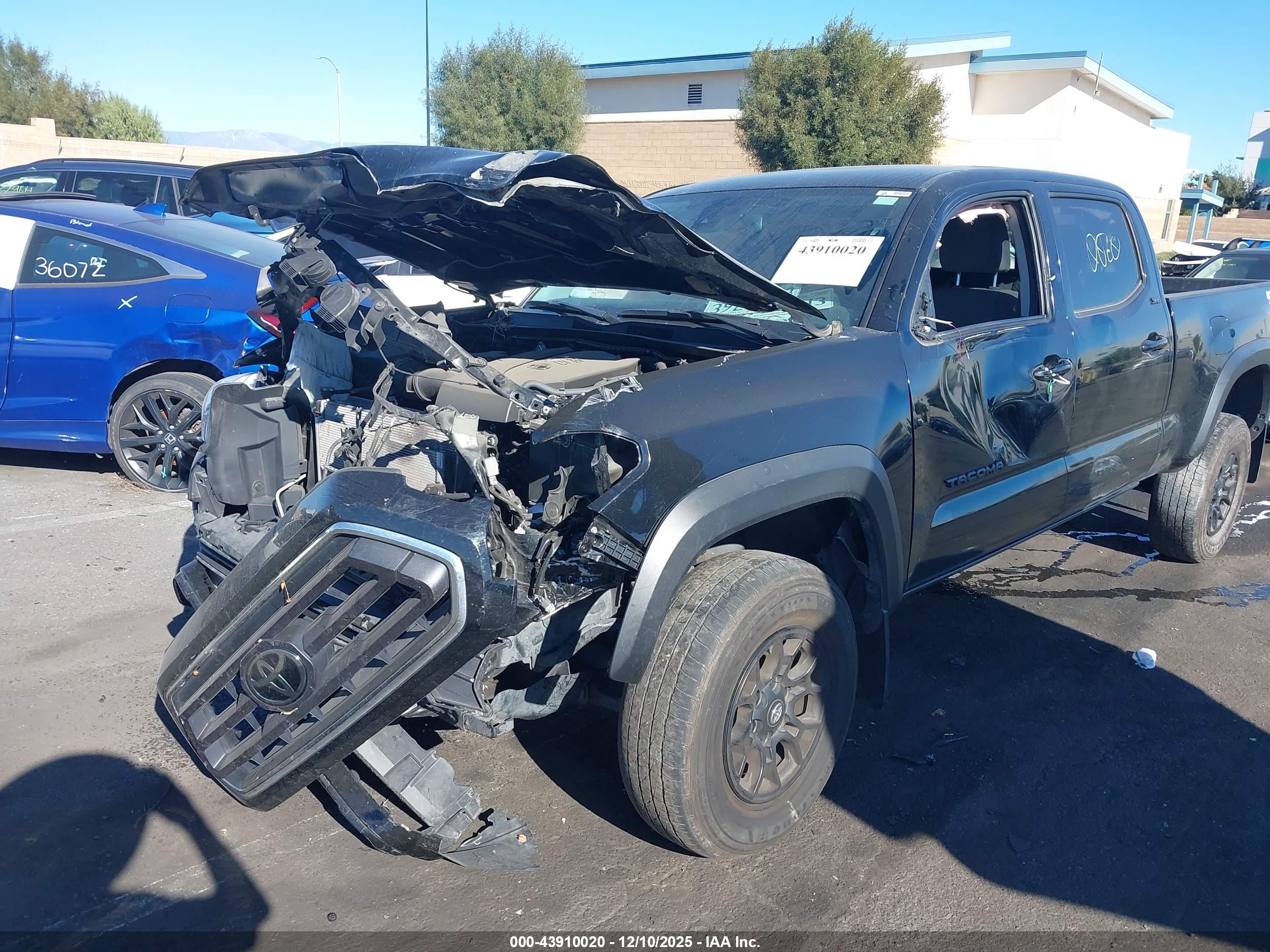 TOYOTA TACOMA image 2