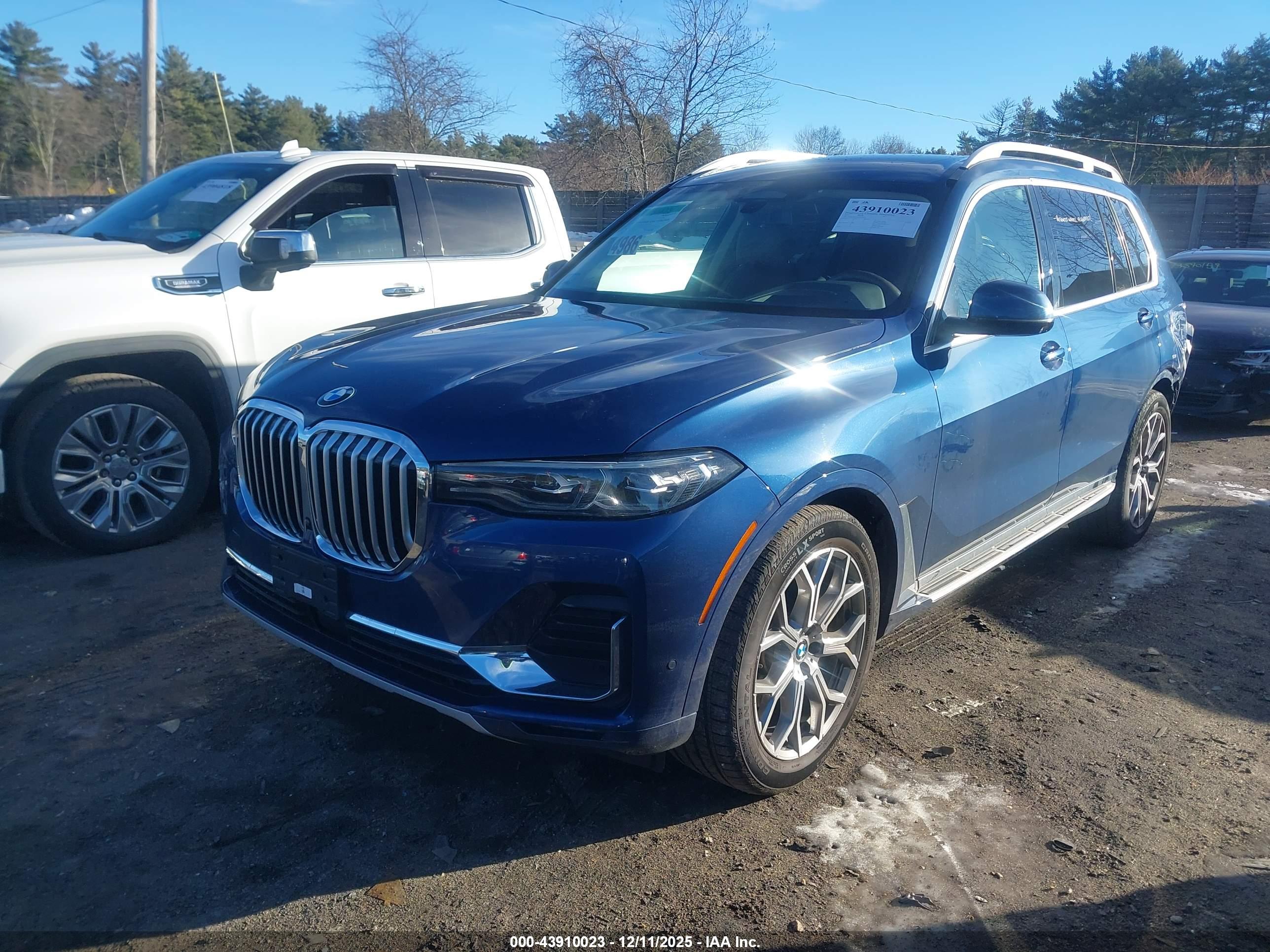 BMW X7 image 2