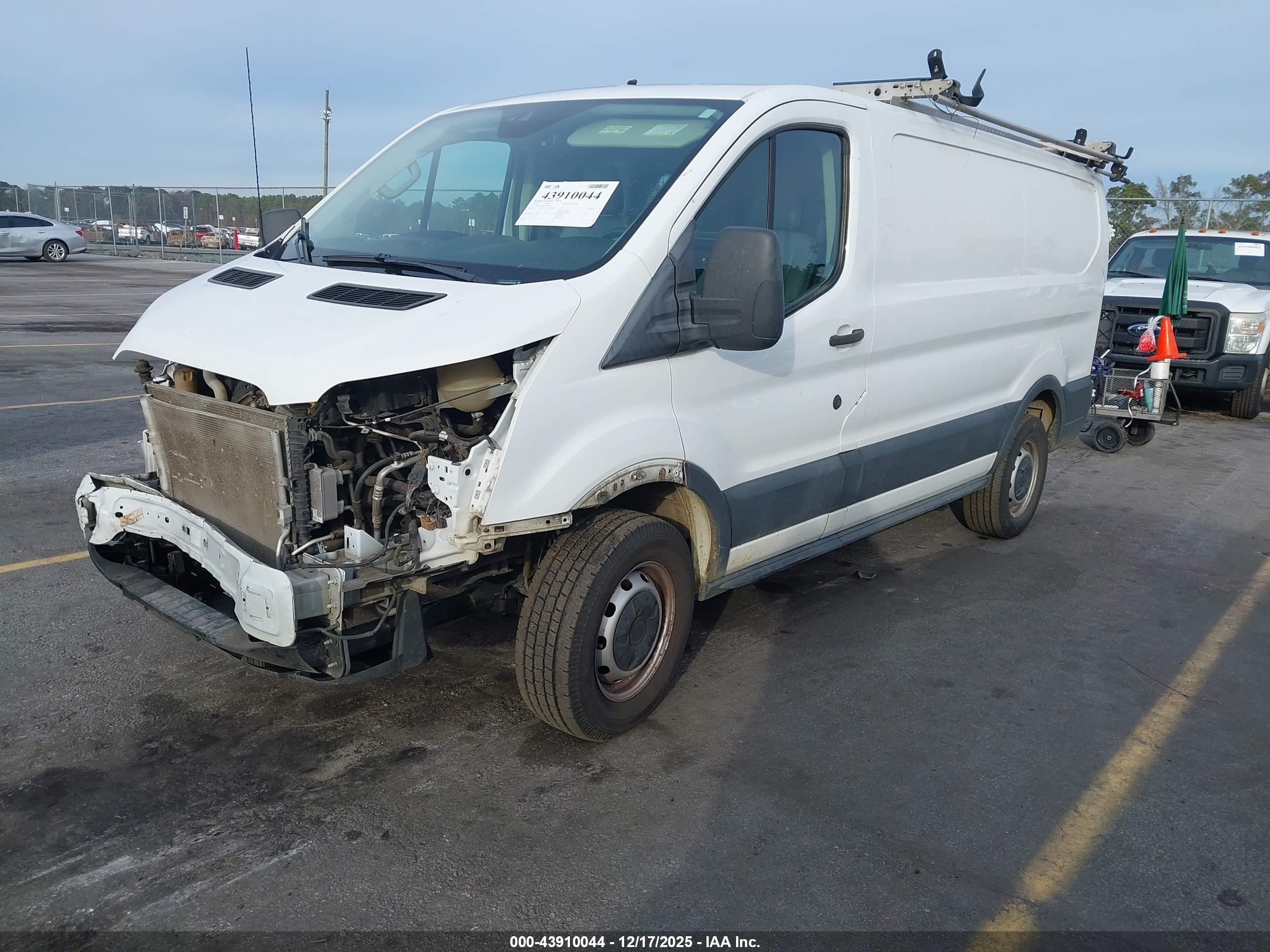 FORD TRANSIT image 2