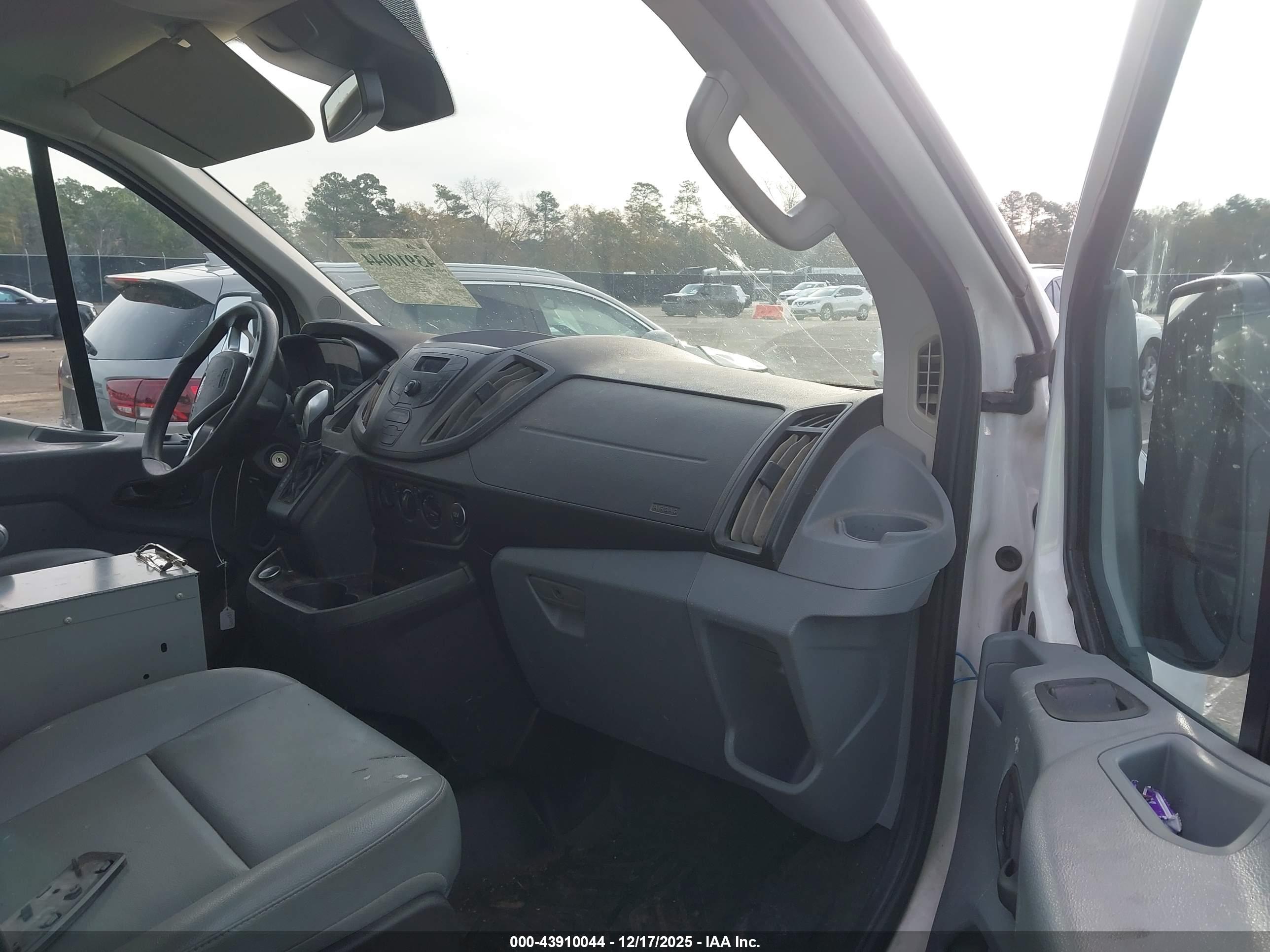 FORD TRANSIT image 5