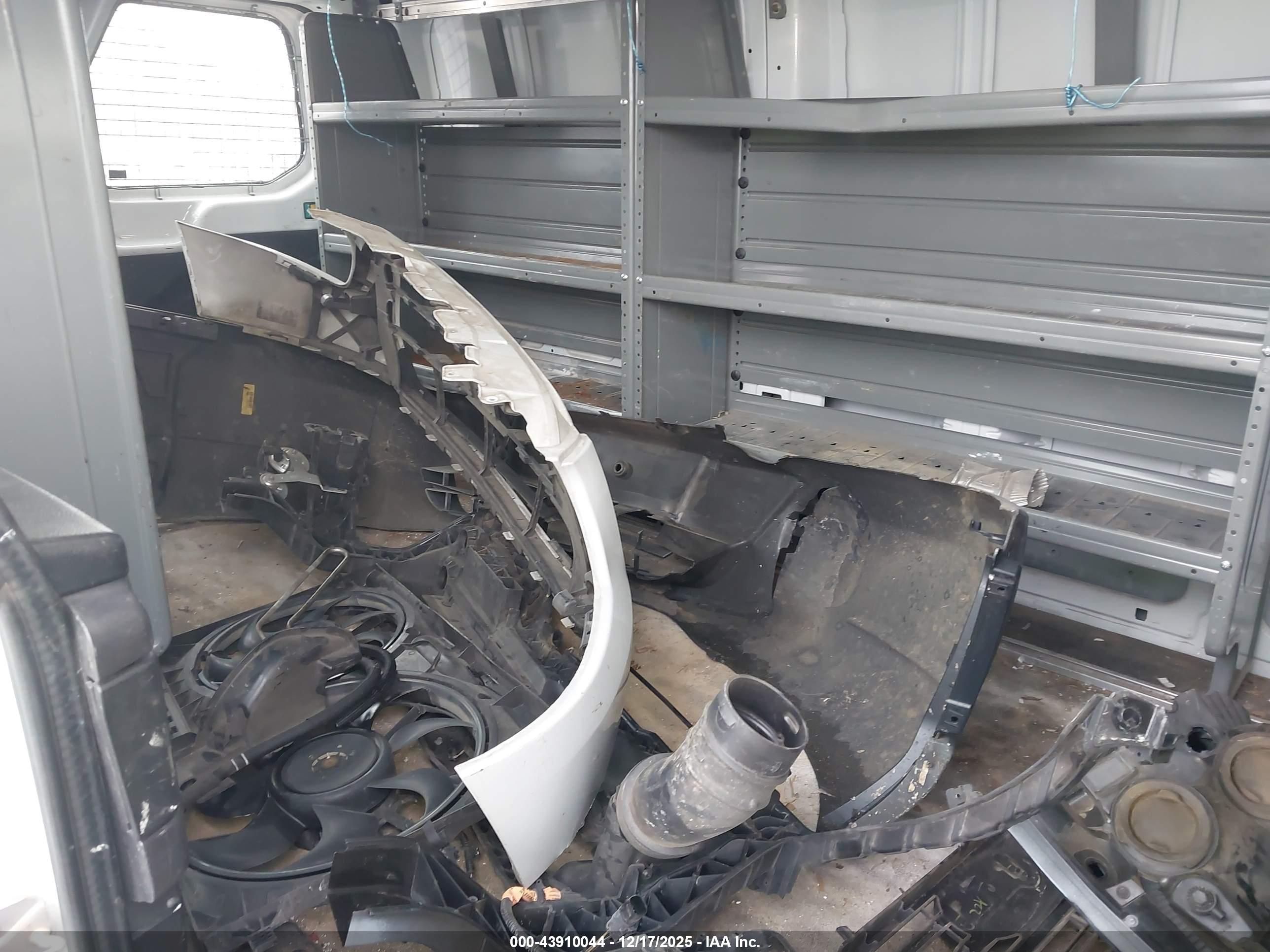FORD TRANSIT image 8