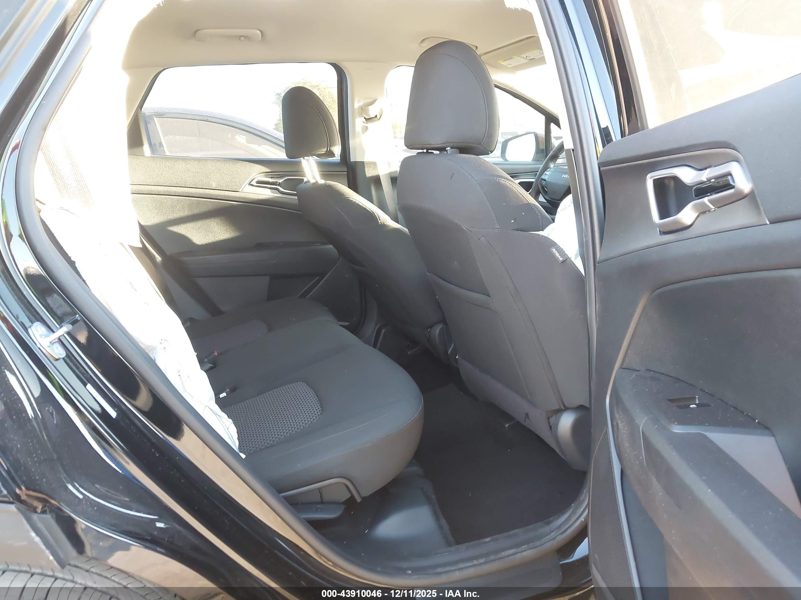 KIA SPORTAGE image 8