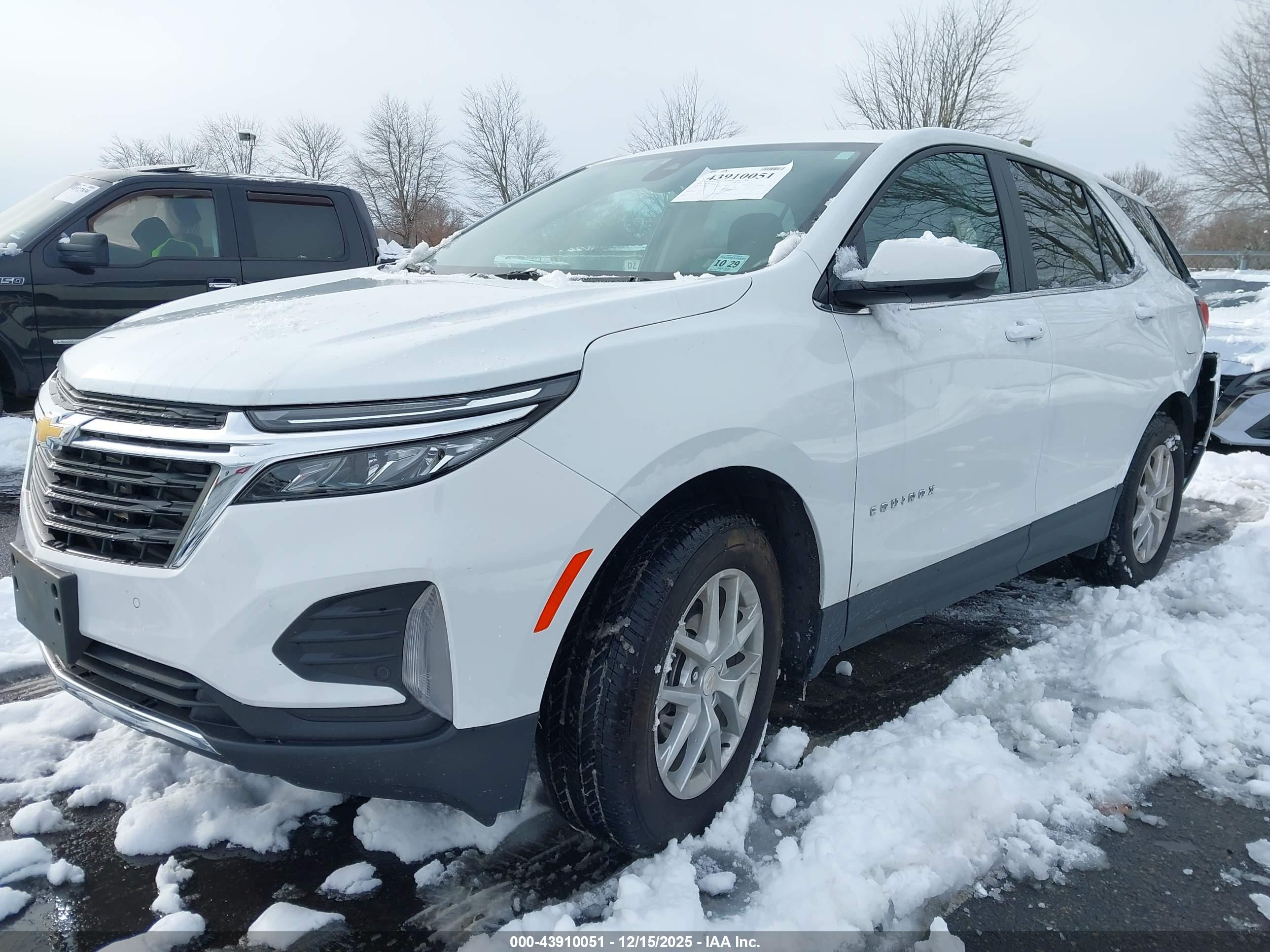 CHEVROLET EQUINOX image 2