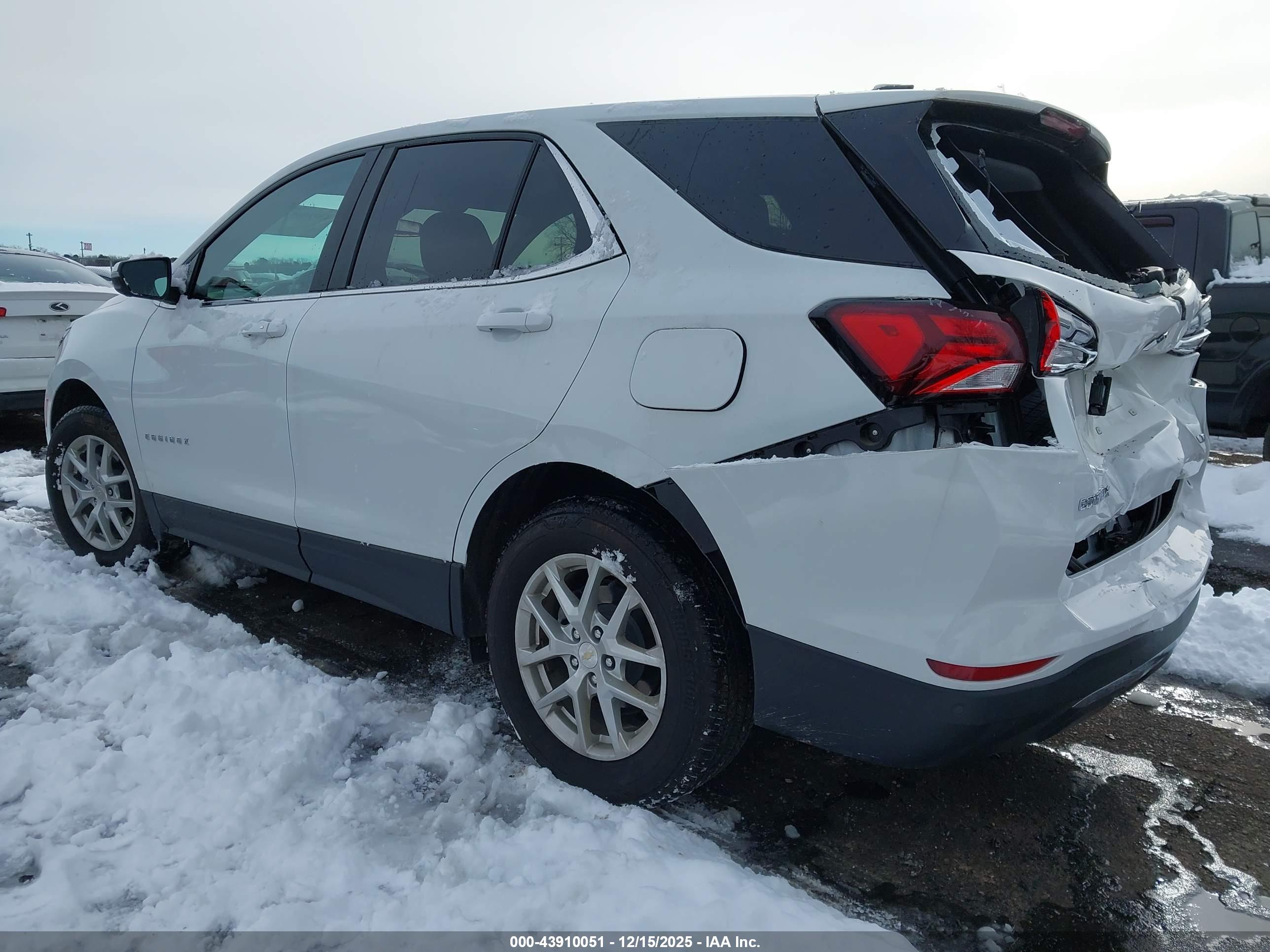 CHEVROLET EQUINOX image 3